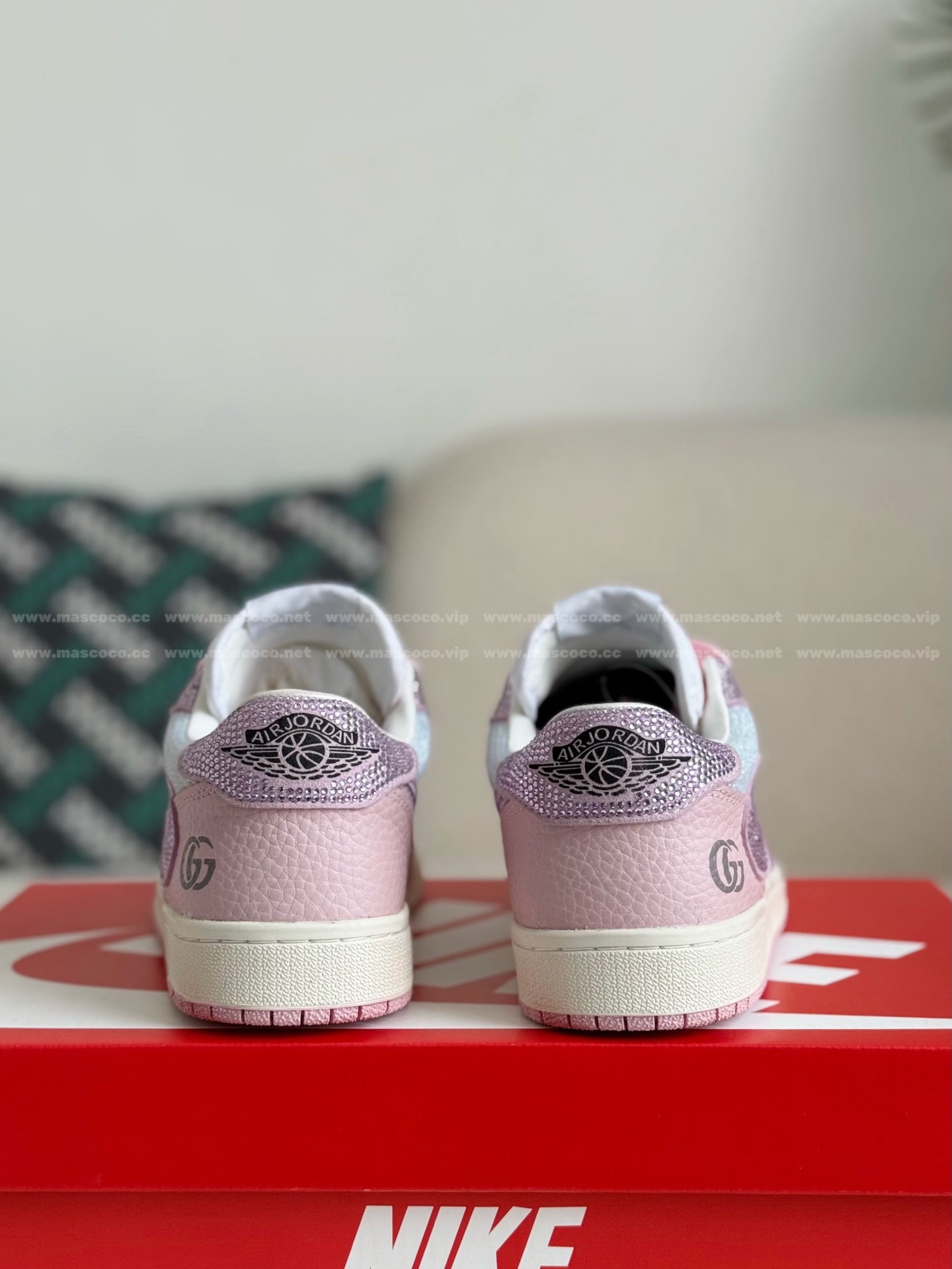 「#4533」Jordan 1 x Gucci Hand-Set Rhinestones Low Sneakers - Image 3