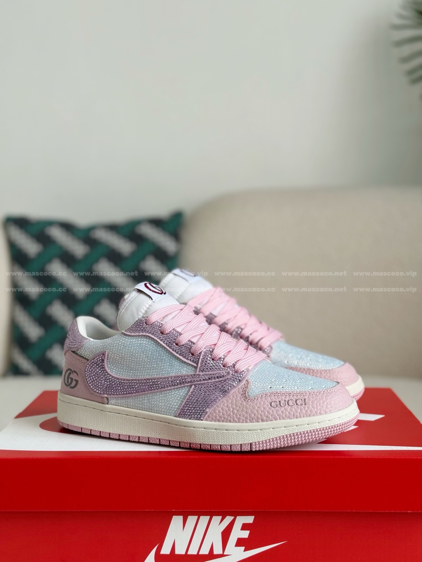 「#4533」Jordan 1 x Gucci Hand-Set Rhinestones Low Sneakers - Image 2