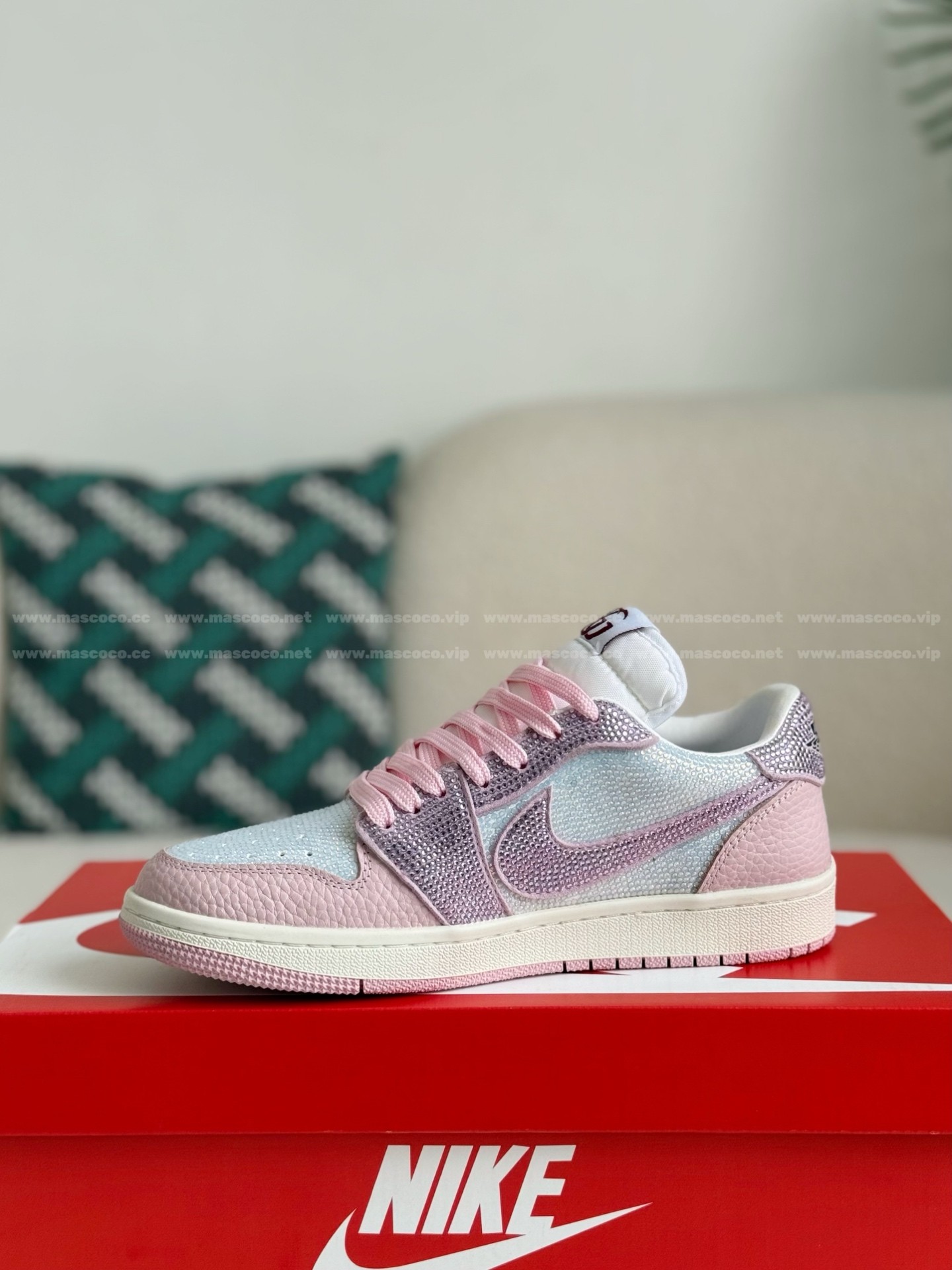 「#4533」Jordan 1 x Gucci Hand-Set Rhinestones Low Sneakers - Image 4