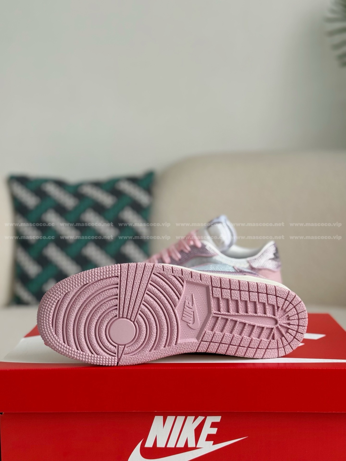 「#4533」Jordan 1 x Gucci Hand-Set Rhinestones Low Sneakers - Image 5