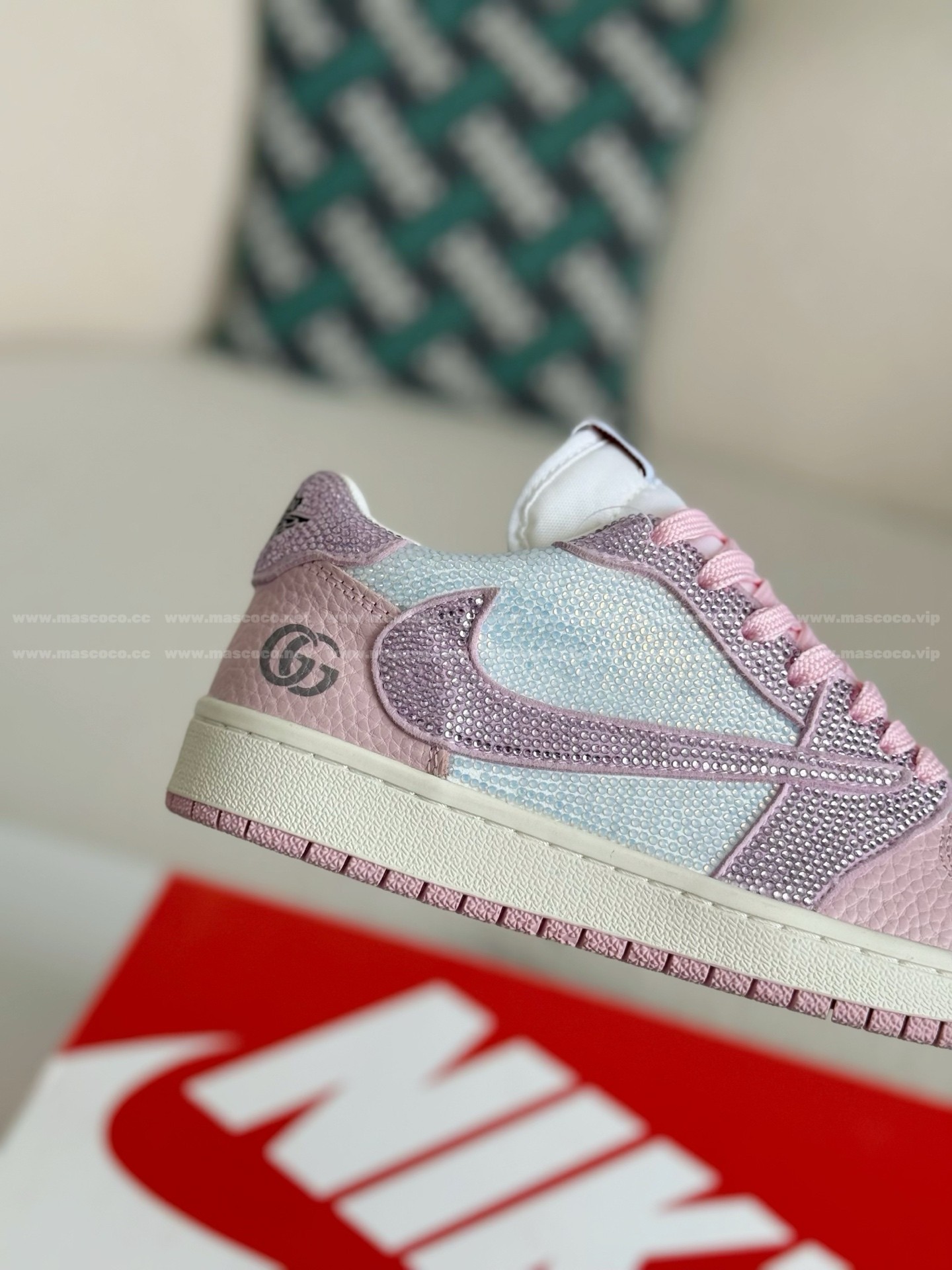 「#4533」Jordan 1 x Gucci Hand-Set Rhinestones Low Sneakers - Image 7