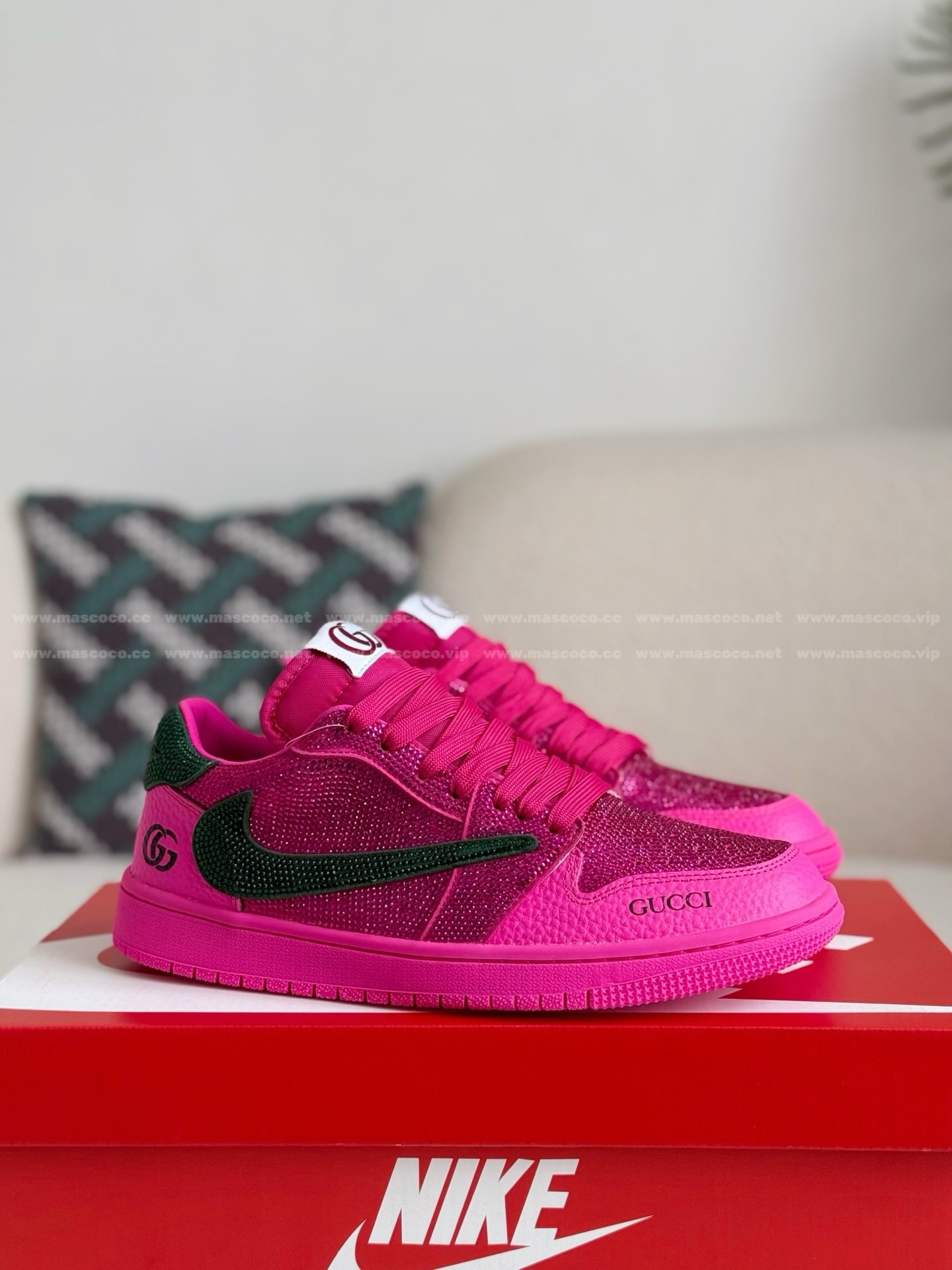 「#4534」Jordan 1 x Gucci Hand-Set Rhinestones Low Sneakers - Image 2