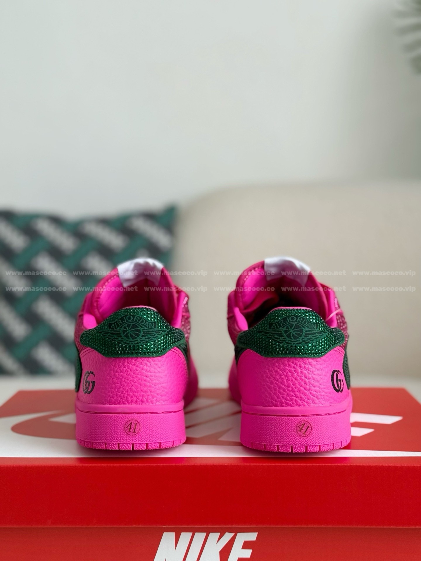 「#4534」Jordan 1 x Gucci Hand-Set Rhinestones Low Sneakers - Image 3