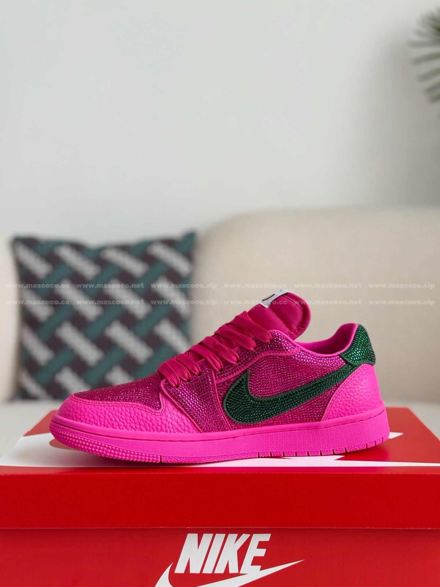 「#4534」Jordan 1 x Gucci Hand-Set Rhinestones Low Sneakers - Image 4