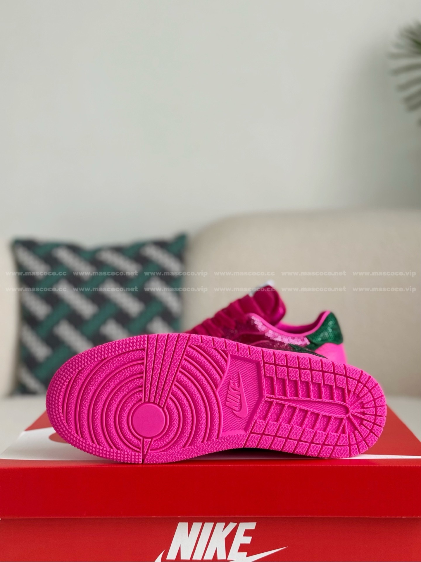 「#4534」Jordan 1 x Gucci Hand-Set Rhinestones Low Sneakers - Image 5