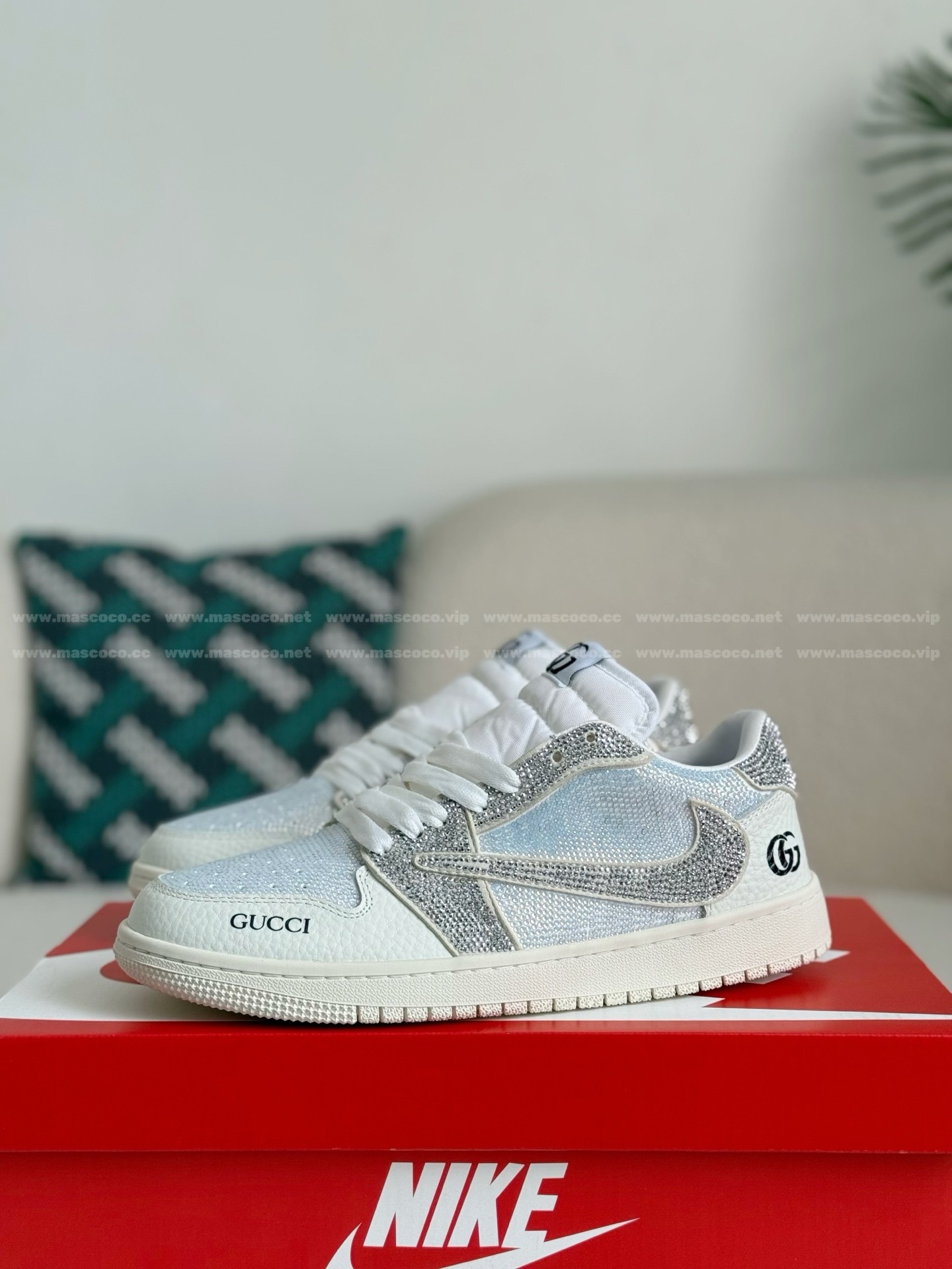 「#4535」Jordan 1 x Gucci Hand-Set Rhinestones Low Sneakers
