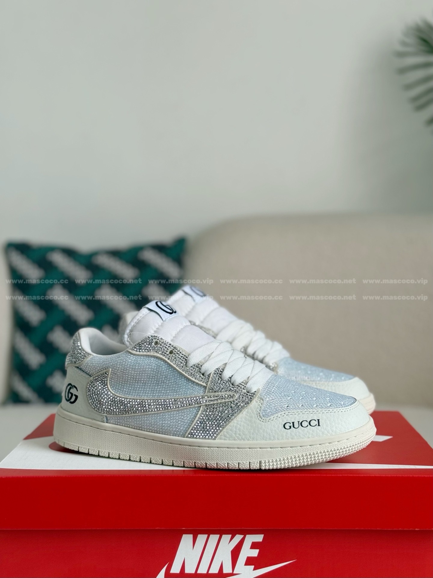 「#4535」Jordan 1 x Gucci Hand-Set Rhinestones Low Sneakers - Image 2