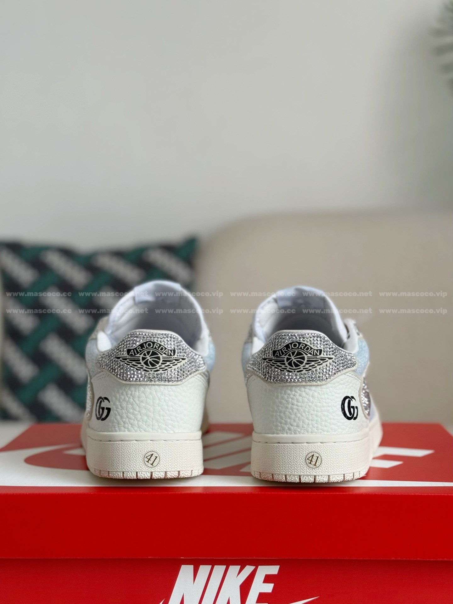 「#4535」Jordan 1 x Gucci Hand-Set Rhinestones Low Sneakers - Image 3