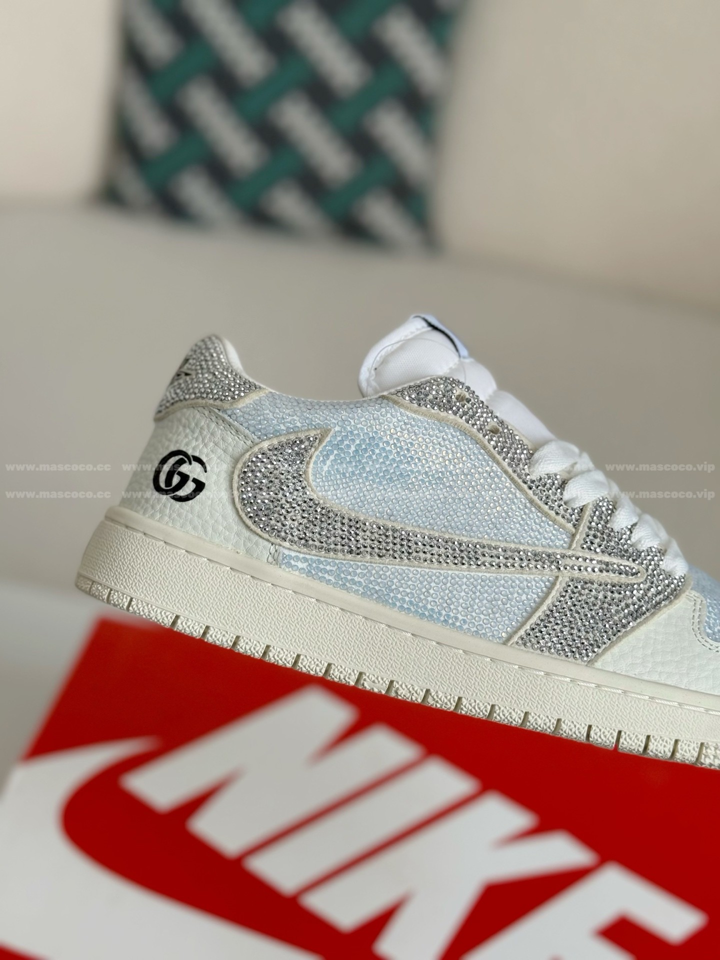 「#4535」Jordan 1 x Gucci Hand-Set Rhinestones Low Sneakers - Image 7