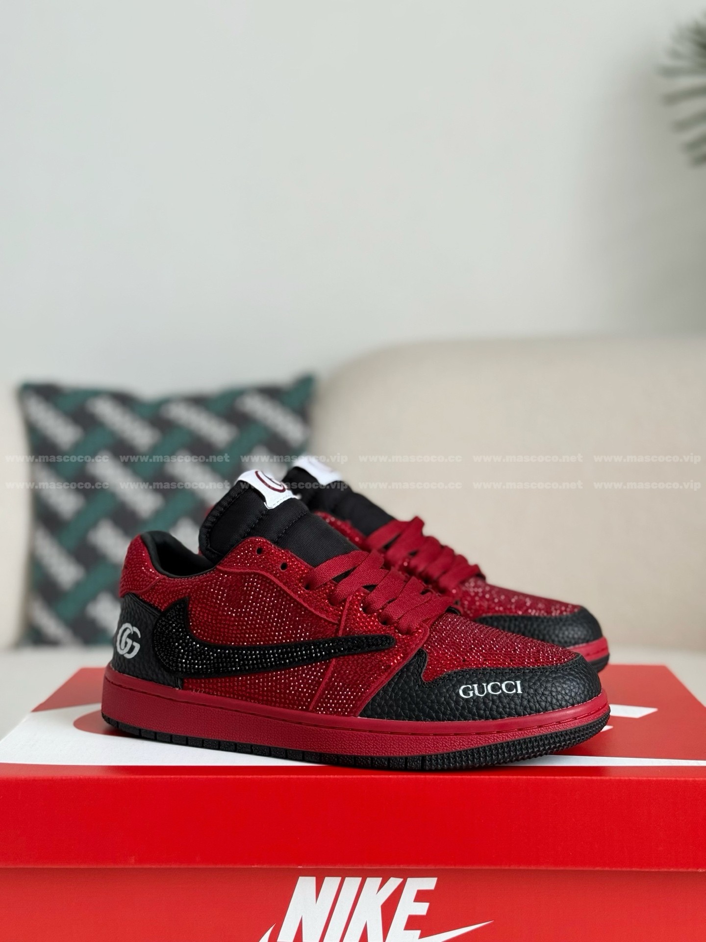 「#4536」Jordan 1 x Gucci Hand-Set Rhinestones Low Sneakers - Image 2