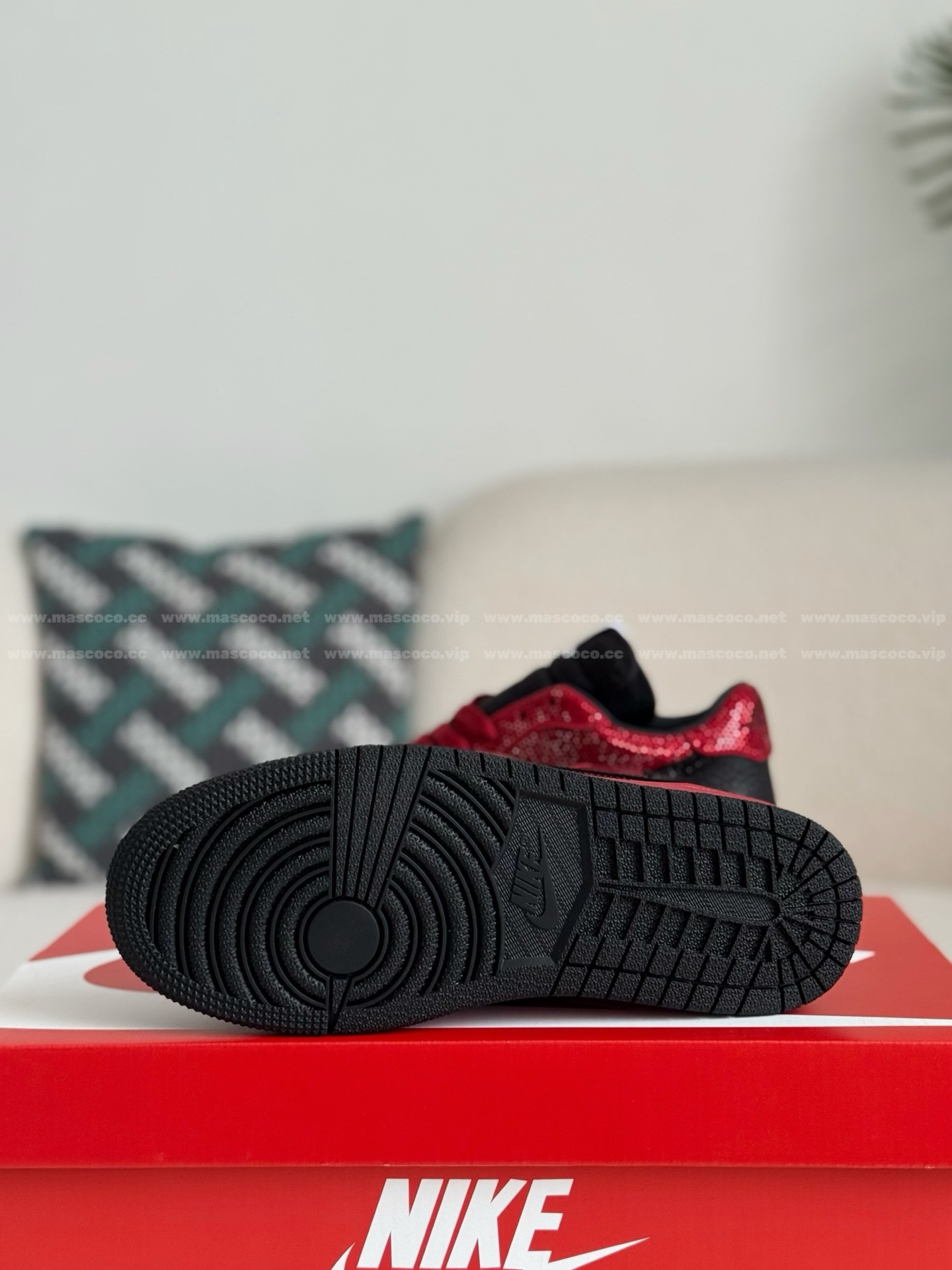 「#4536」Jordan 1 x Gucci Hand-Set Rhinestones Low Sneakers - Image 5