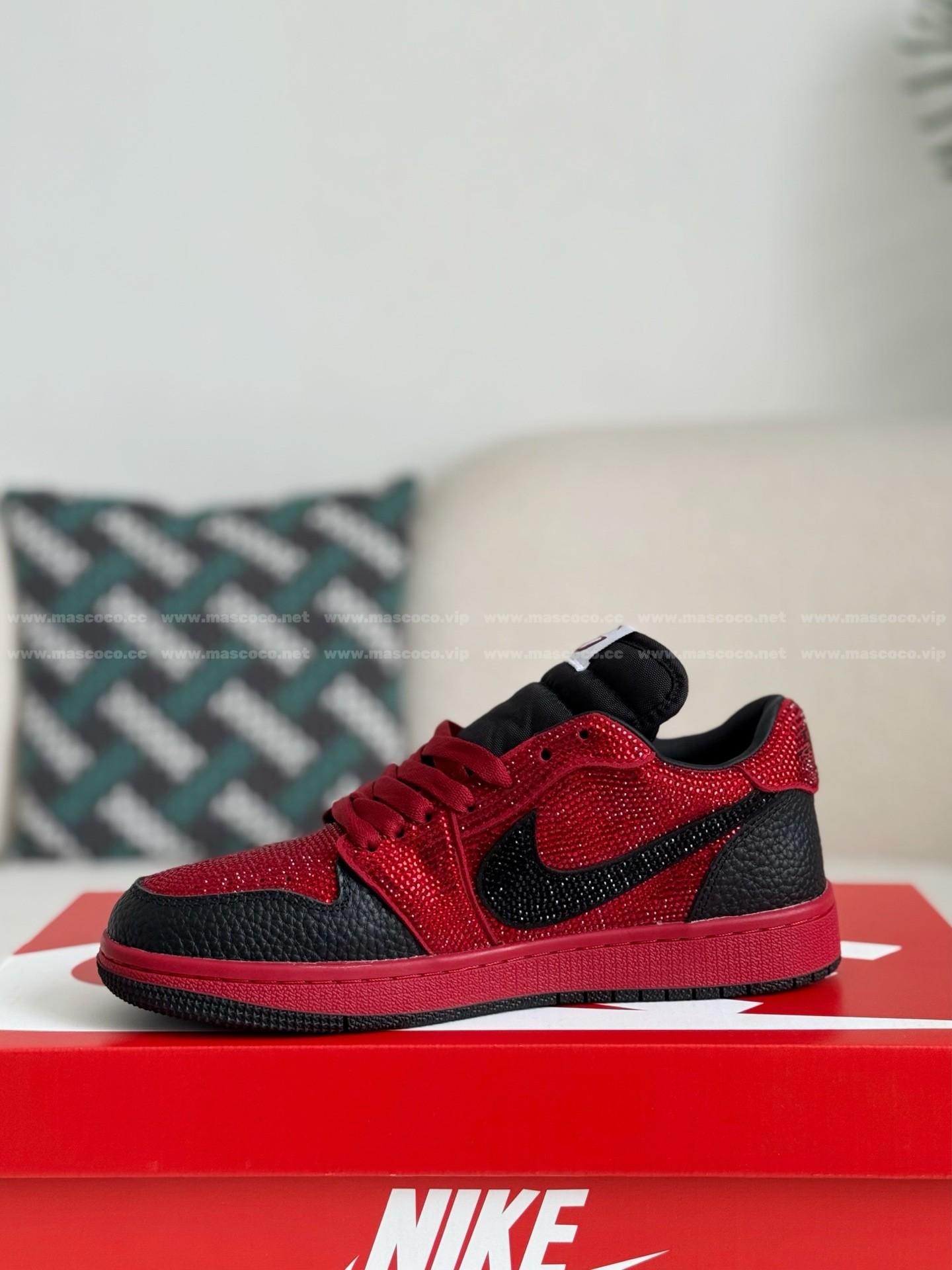 「#4536」Jordan 1 x Gucci Hand-Set Rhinestones Low Sneakers - Image 4