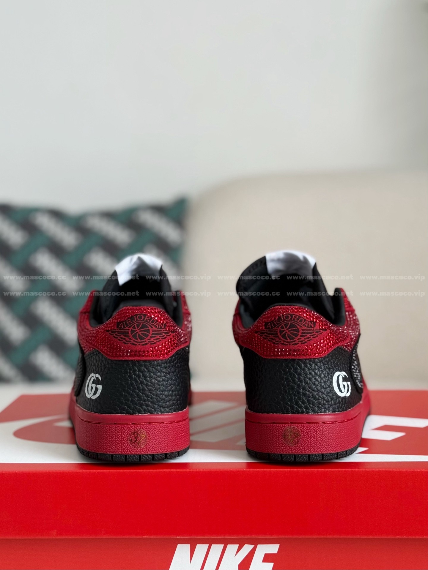 「#4536」Jordan 1 x Gucci Hand-Set Rhinestones Low Sneakers - Image 3