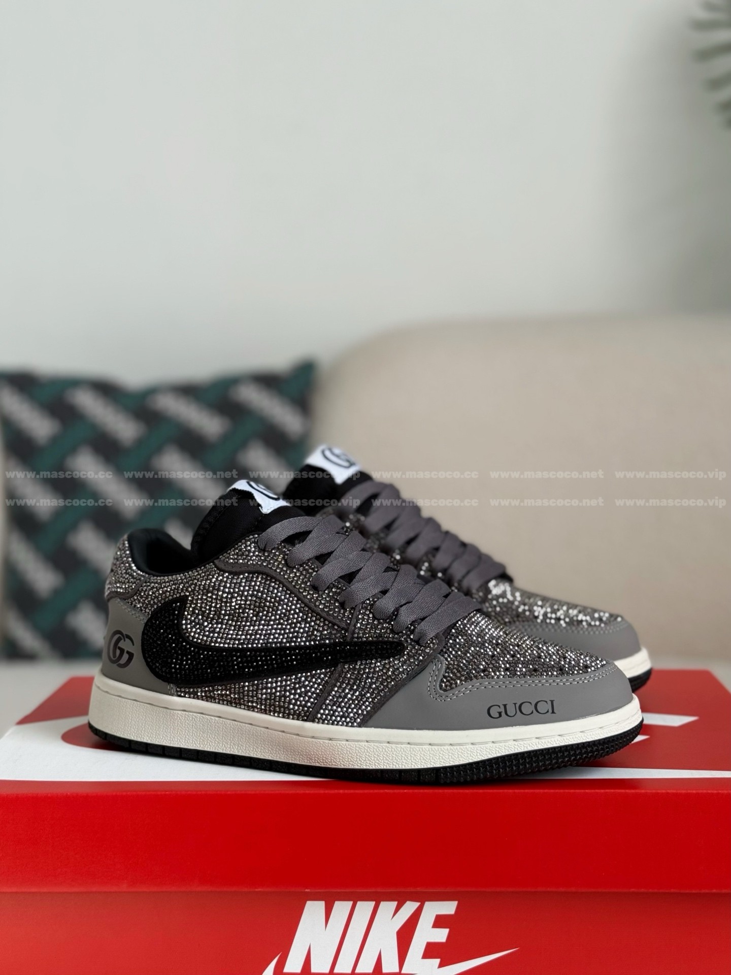 「#4537」Jordan 1 x Gucci Hand-Set Rhinestones Low Sneaker - Image 2