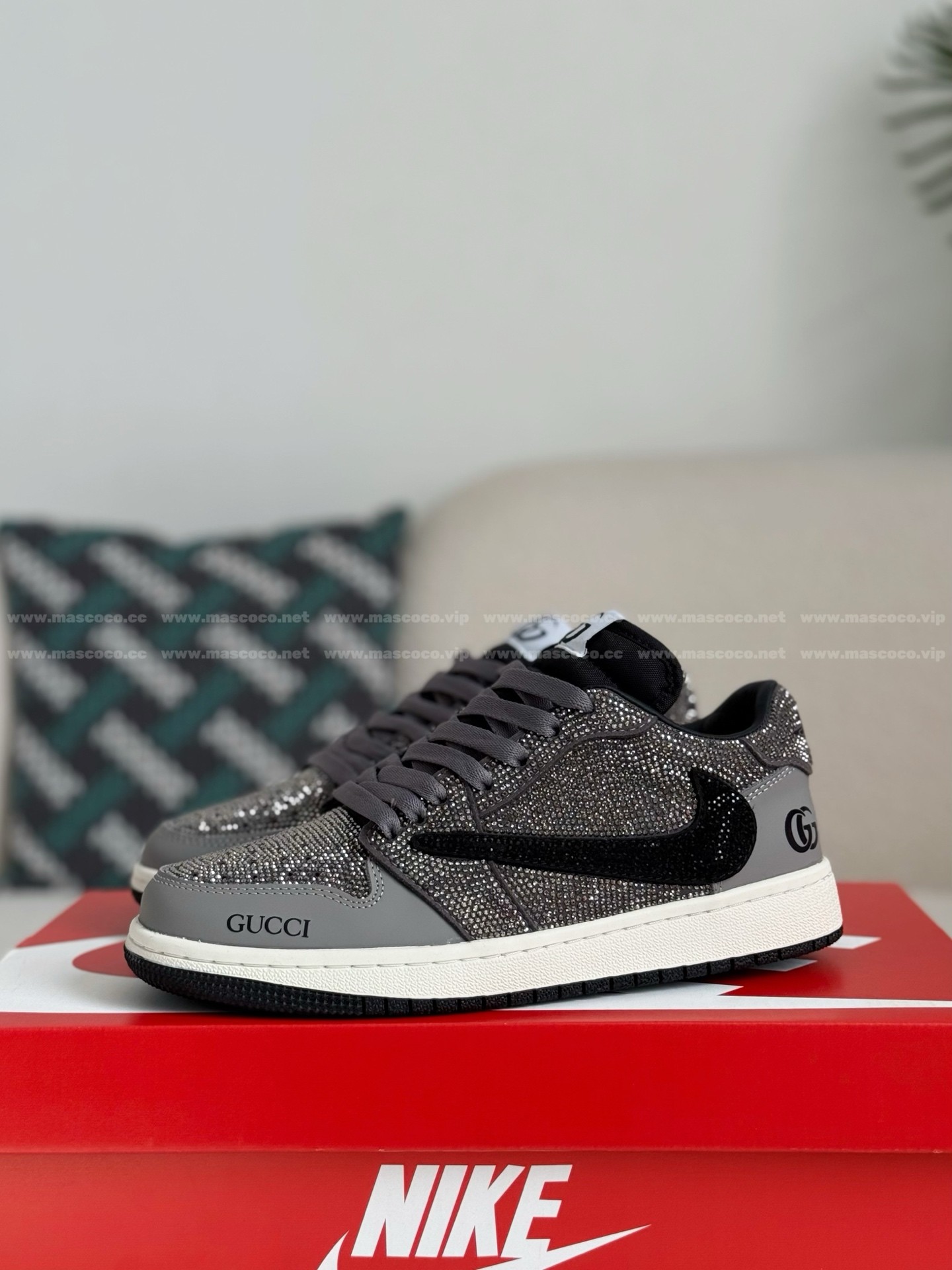 「#4537」Jordan 1 x Gucci Hand-Set Rhinestones Low Sneaker