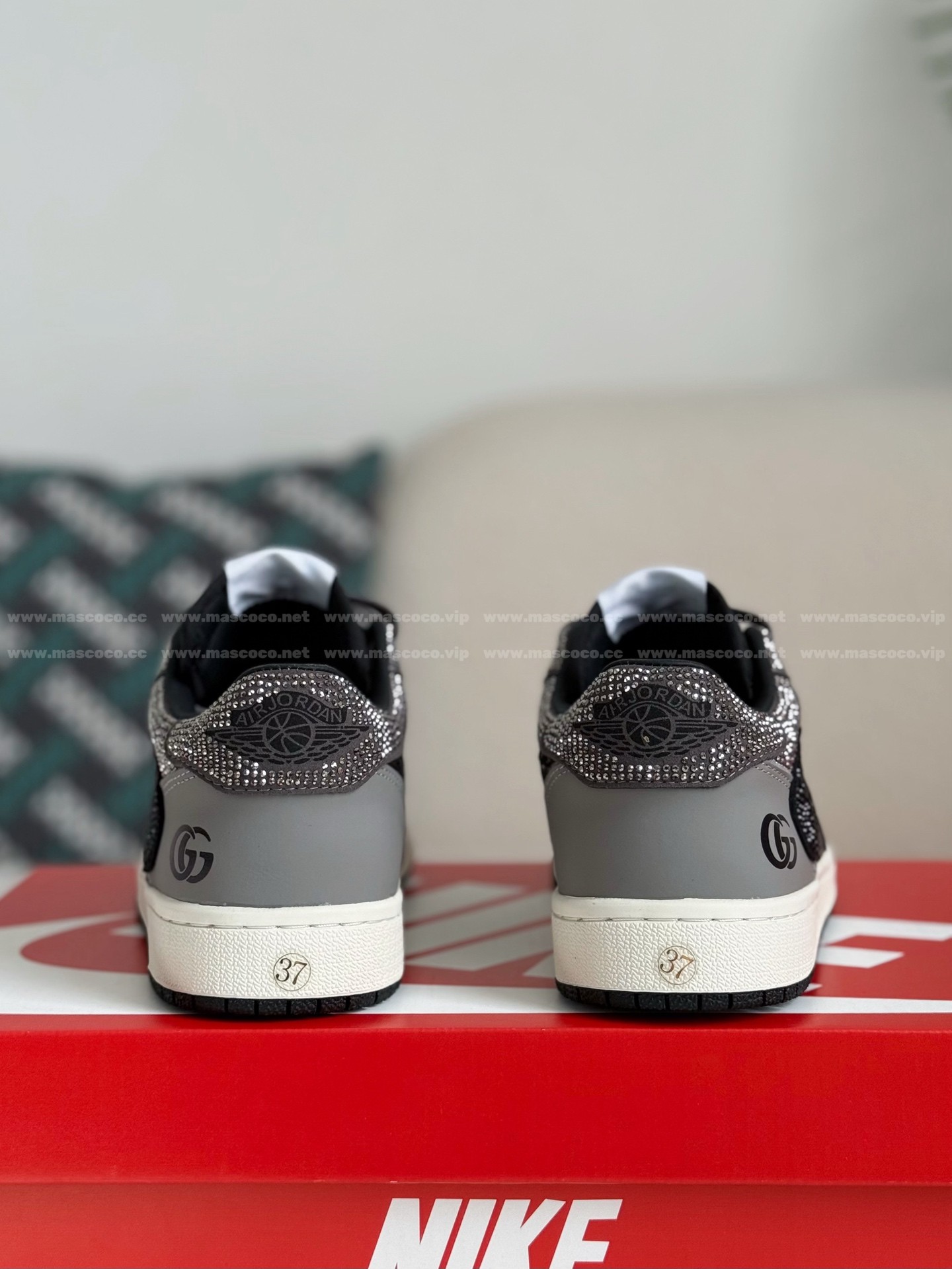 「#4537」Jordan 1 x Gucci Hand-Set Rhinestones Low Sneaker - Image 3