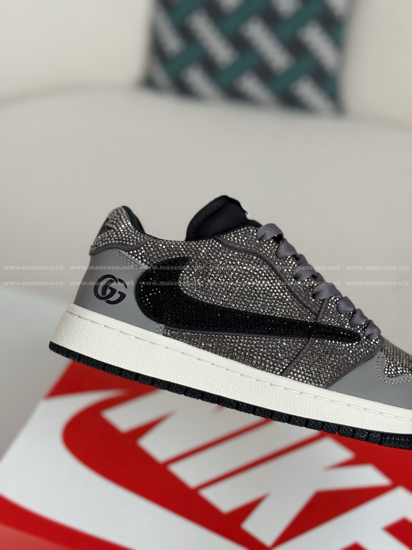 「#4537」Jordan 1 x Gucci Hand-Set Rhinestones Low Sneaker - Image 7