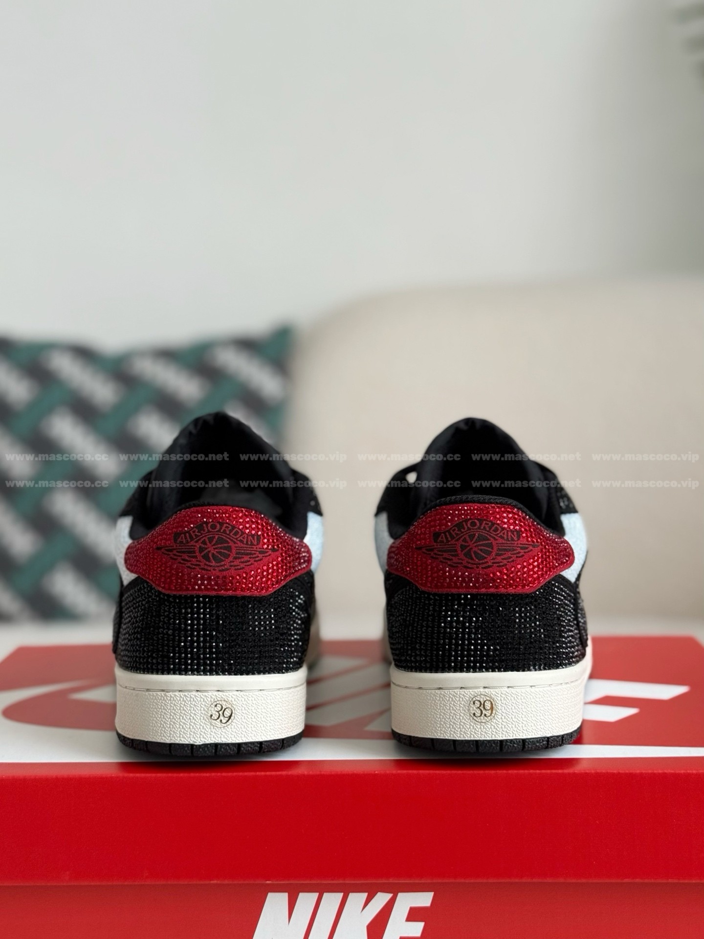 「#4538」Jordan 1 Hand-Set Rhinestones Low Sneakers - Image 3