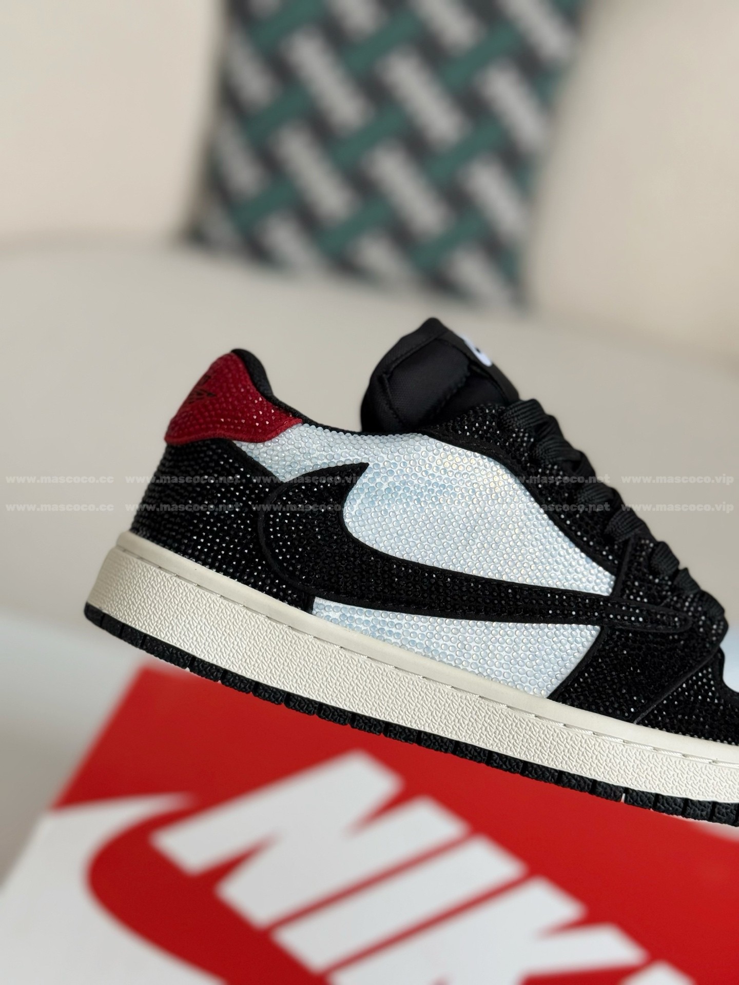 「#4538」Jordan 1 Hand-Set Rhinestones Low Sneakers - Image 7