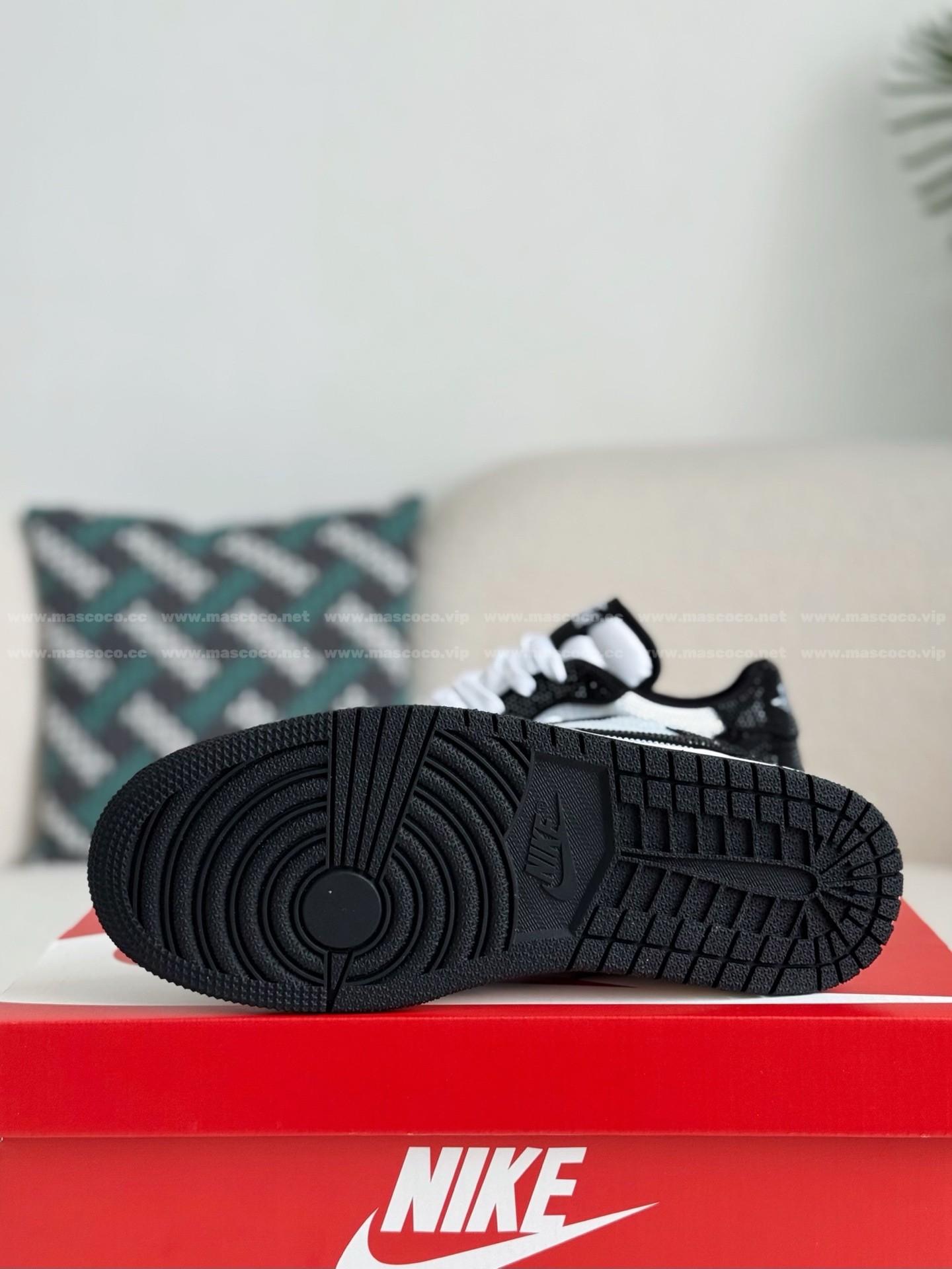 「#4539」Jordan 1 Hand-Set Rhinestones Low Sneakers - Image 5