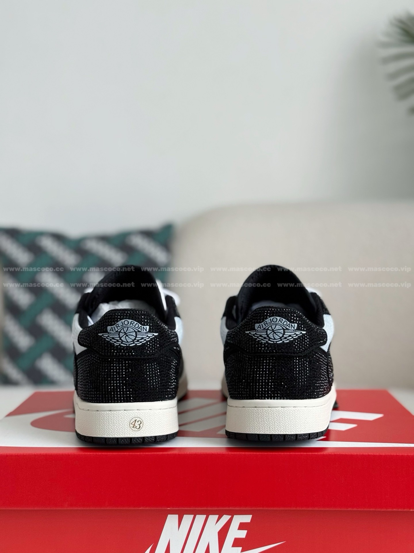 「#4539」Jordan 1 Hand-Set Rhinestones Low Sneakers - Image 3
