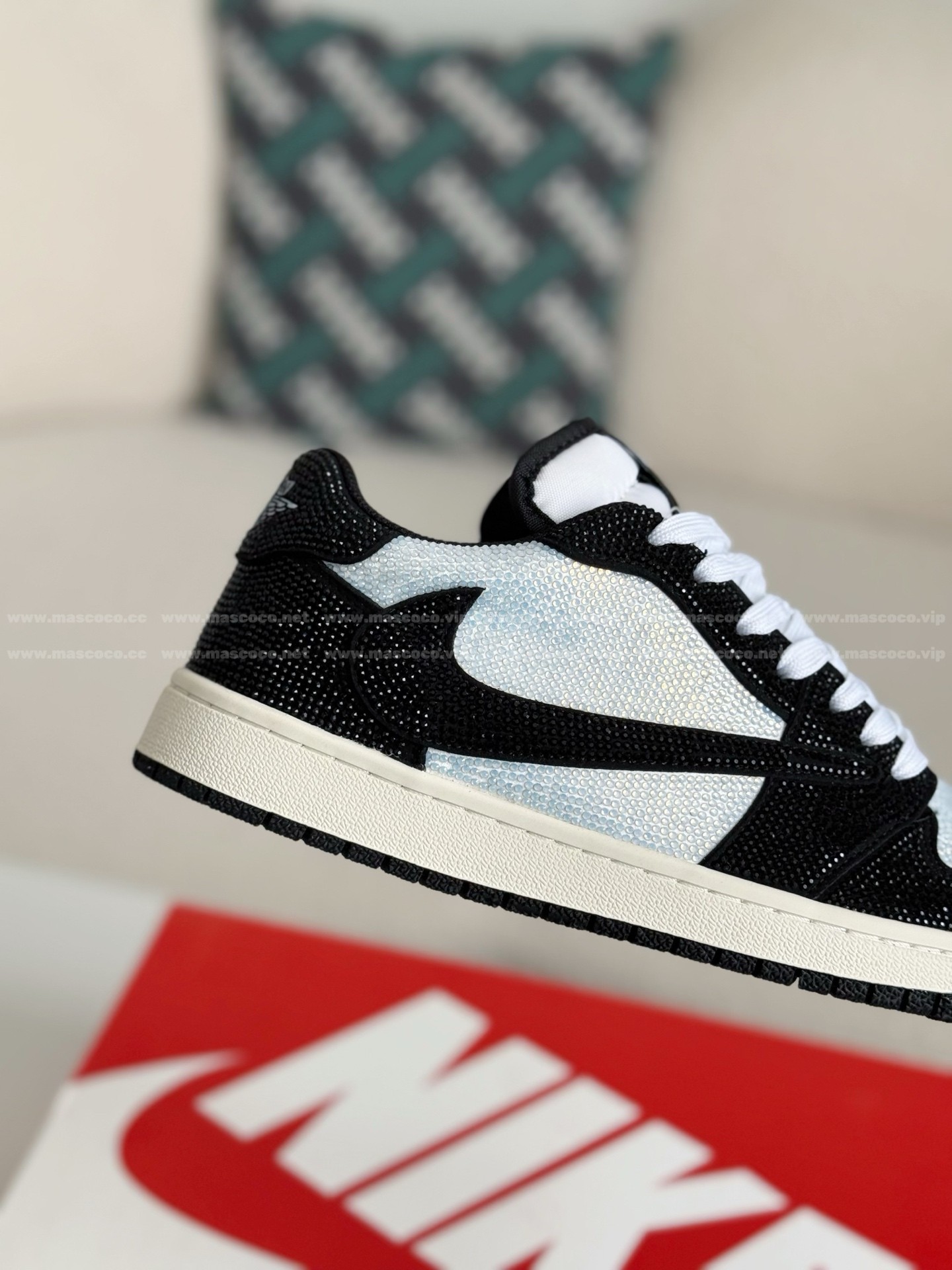 「#4539」Jordan 1 Hand-Set Rhinestones Low Sneakers - Image 7