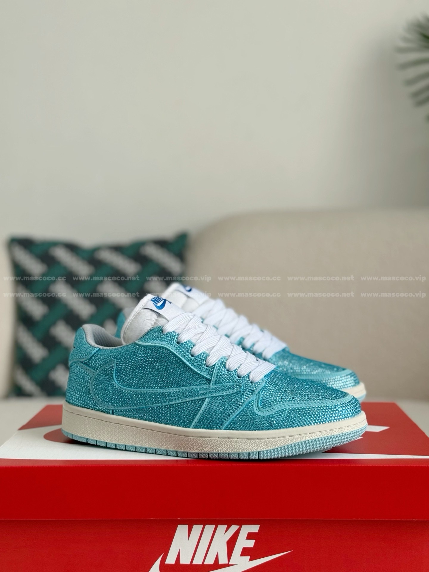 「#4540」Jordan 1 Hand-Set Rhinestones Low Sneakers - Image 2