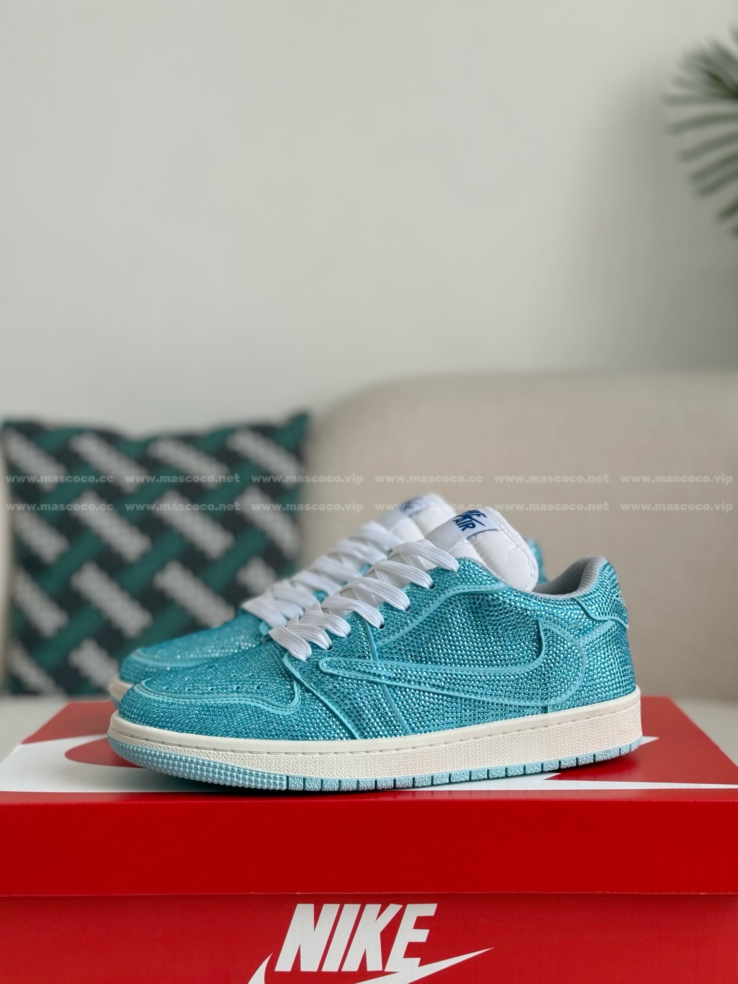 「#4540」Jordan 1 Hand-Set Rhinestones Low Sneakers
