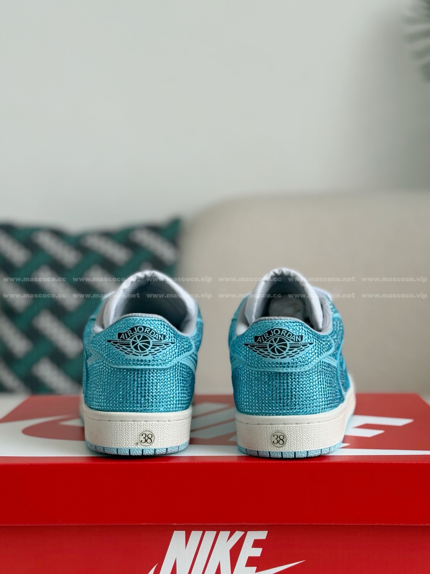「#4540」Jordan 1 Hand-Set Rhinestones Low Sneakers - Image 3