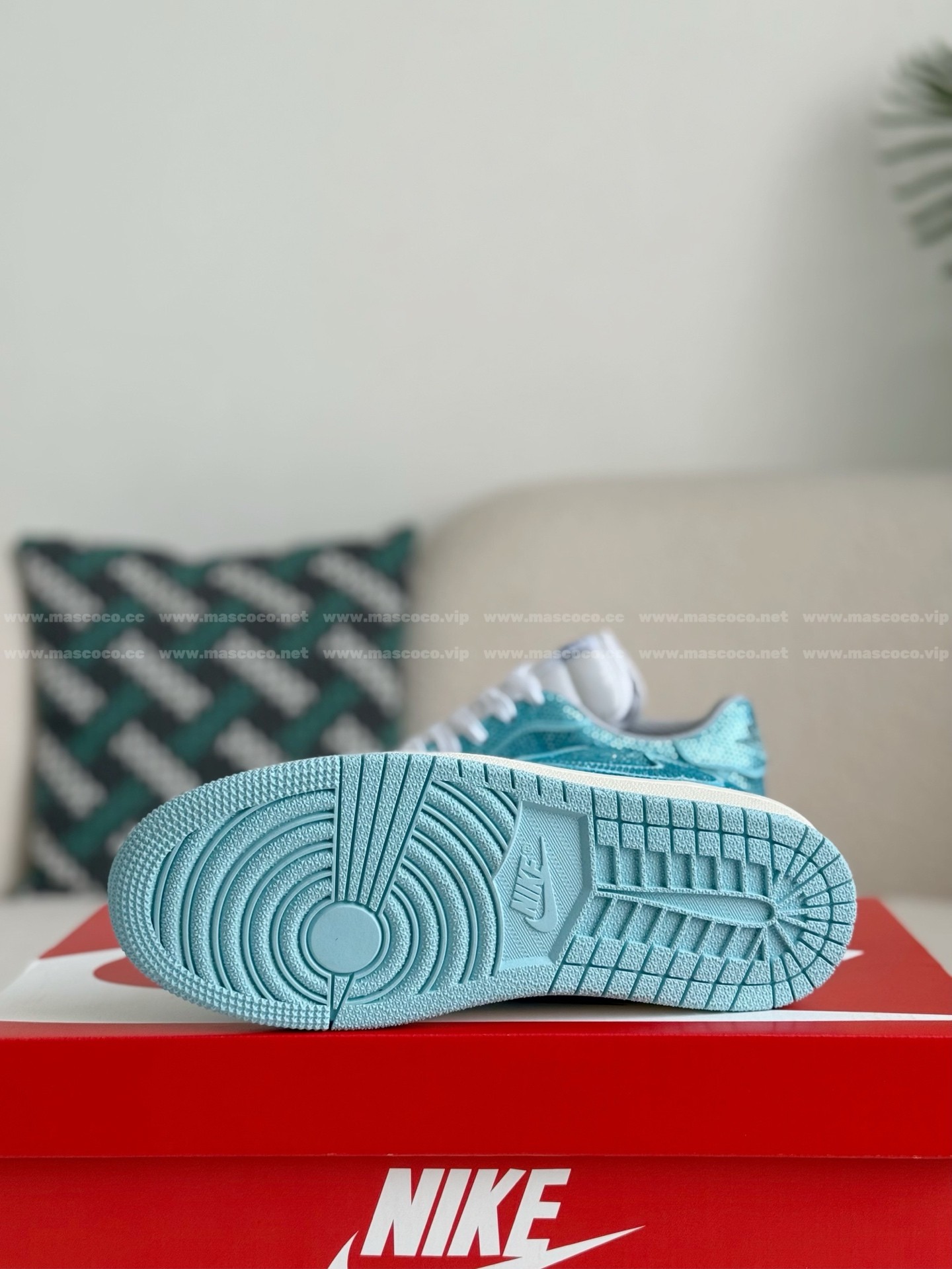 「#4540」Jordan 1 Hand-Set Rhinestones Low Sneakers - Image 5