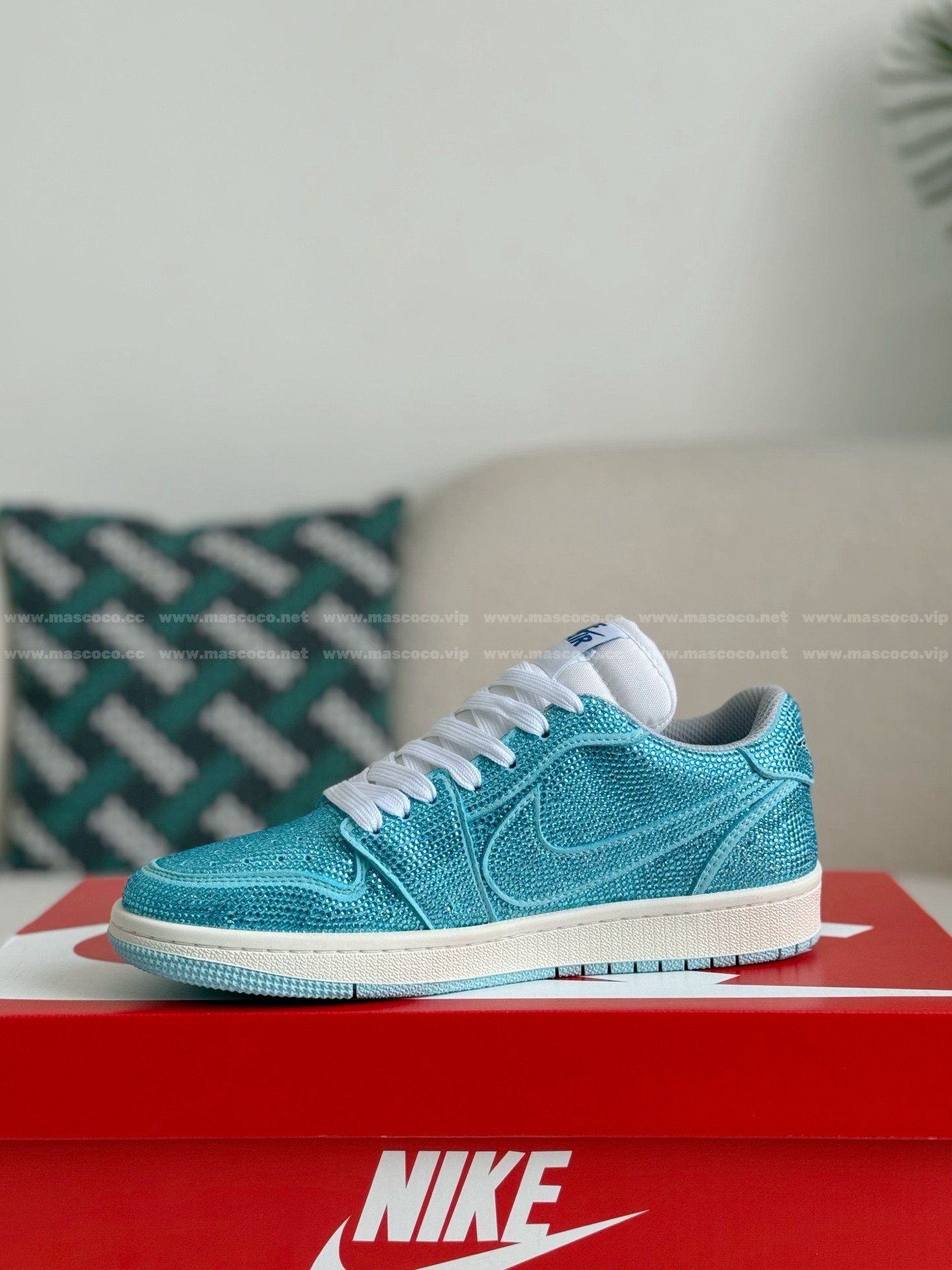 「#4540」Jordan 1 Hand-Set Rhinestones Low Sneakers - Image 4