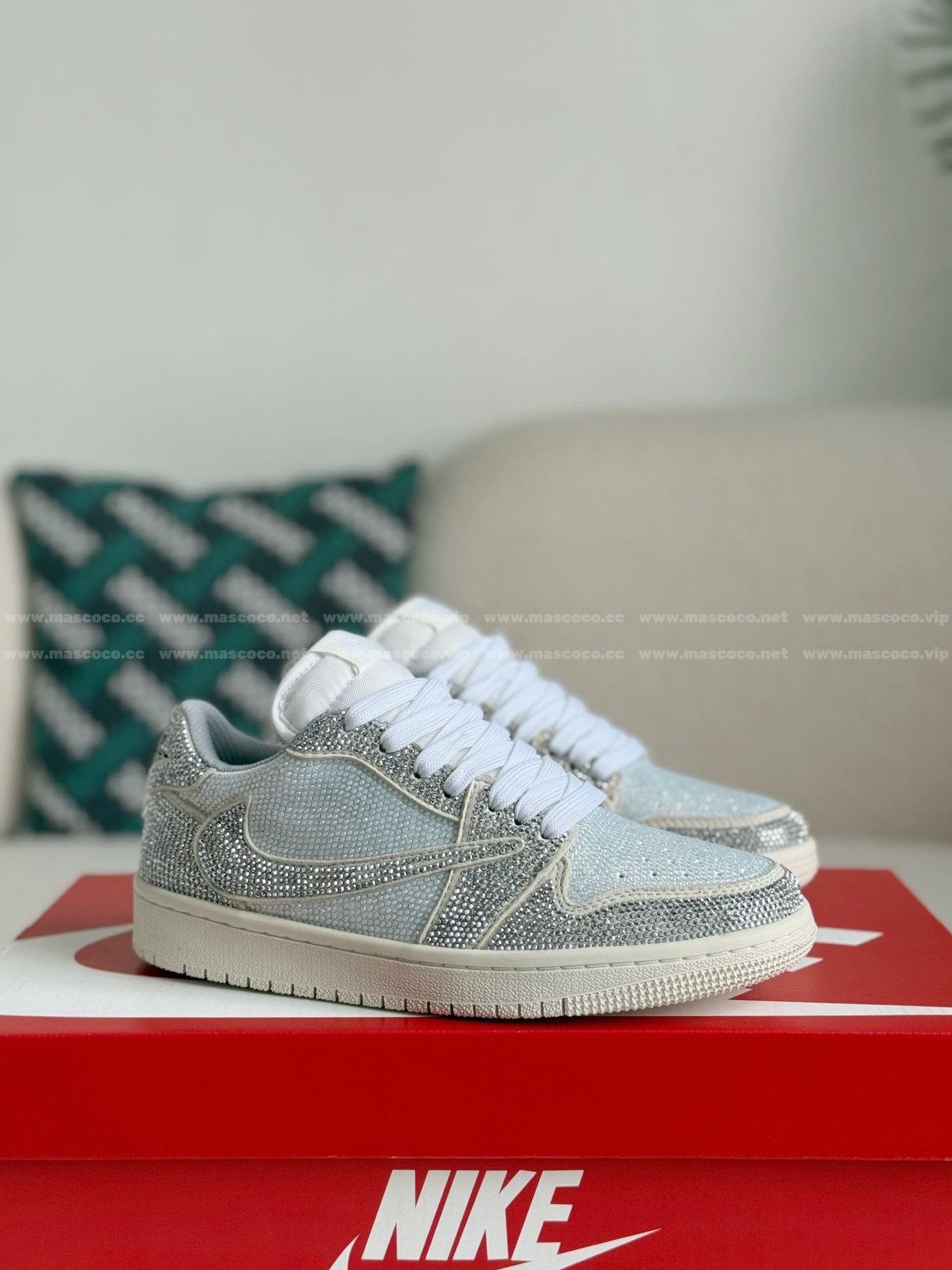 「#4541」Jordan 1 Hand-Set Rhinestones Low Sneakers - Image 2