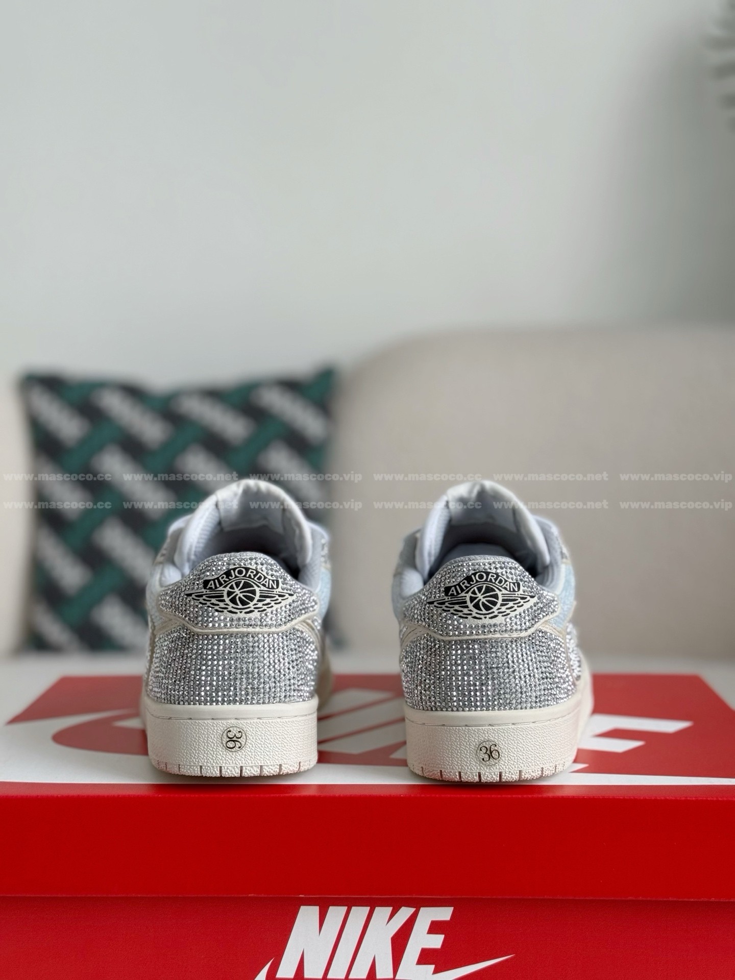 「#4541」Jordan 1 Hand-Set Rhinestones Low Sneakers - Image 3