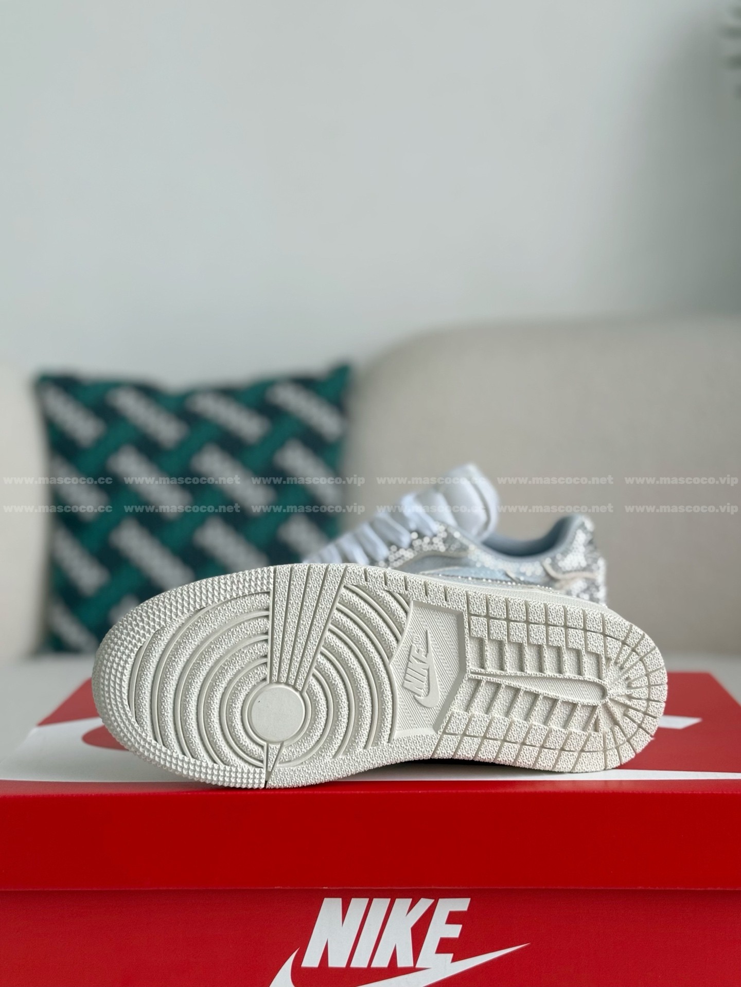 「#4541」Jordan 1 Hand-Set Rhinestones Low Sneakers - Image 5