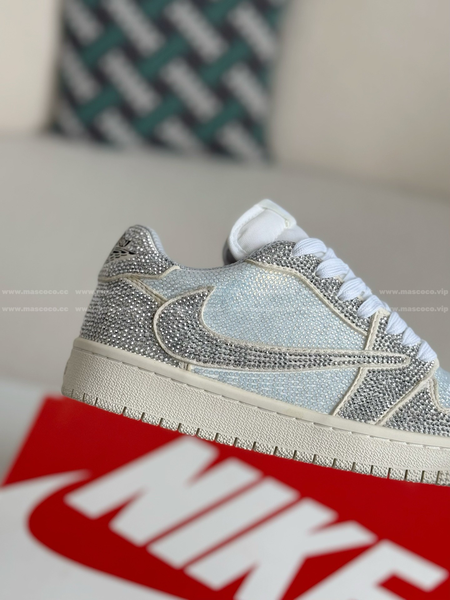 「#4541」Jordan 1 Hand-Set Rhinestones Low Sneakers - Image 7