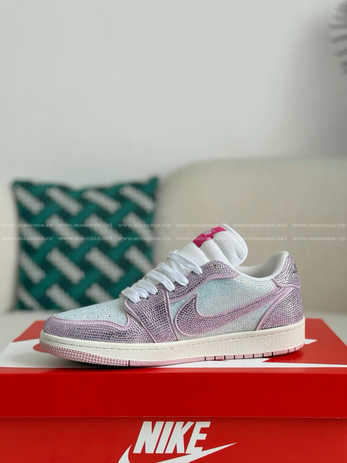「#4542」Jordan 1 Hand-Set Rhinestones Low Sneakers - Image 4