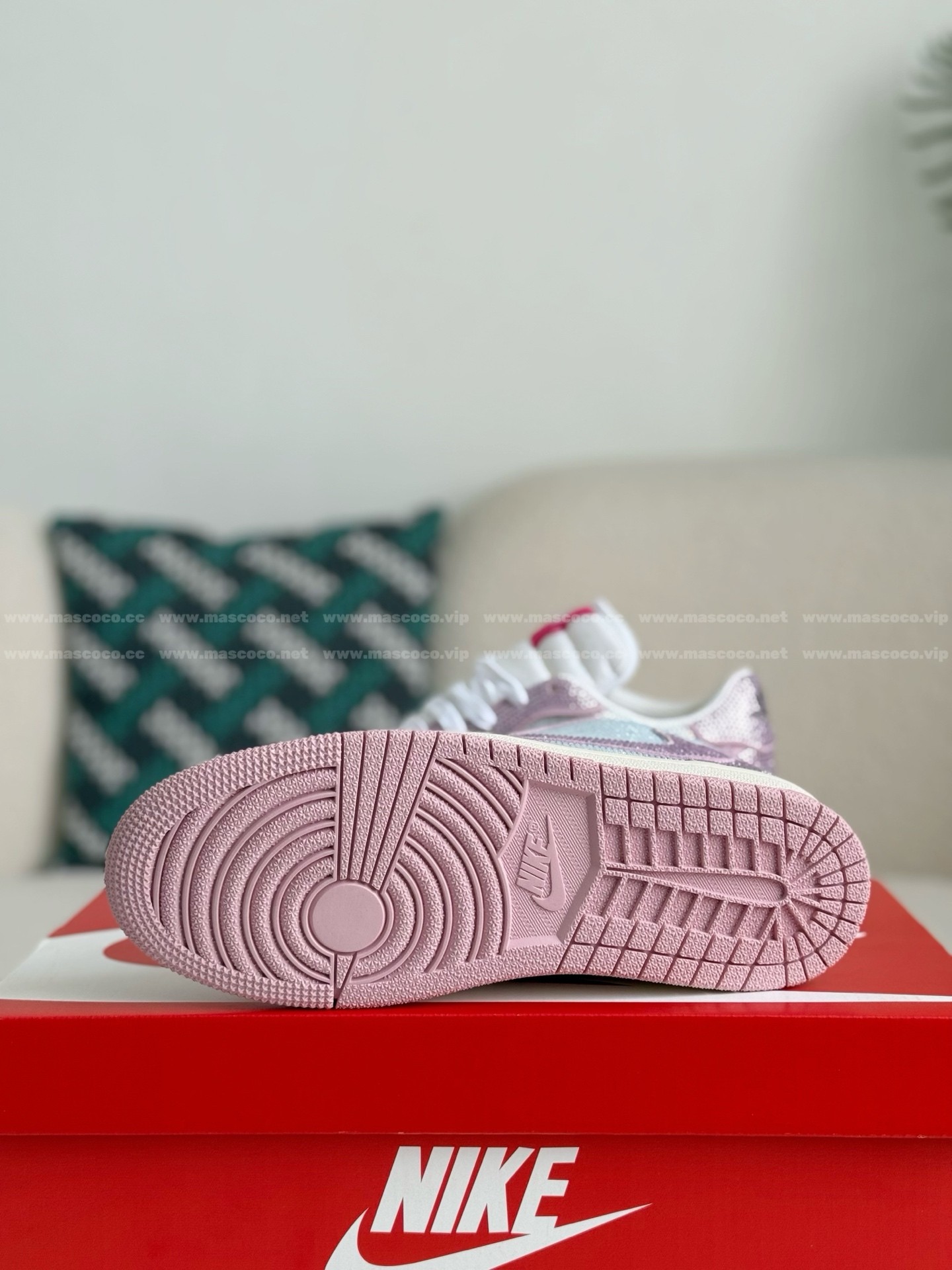 「#4542」Jordan 1 Hand-Set Rhinestones Low Sneakers - Image 5