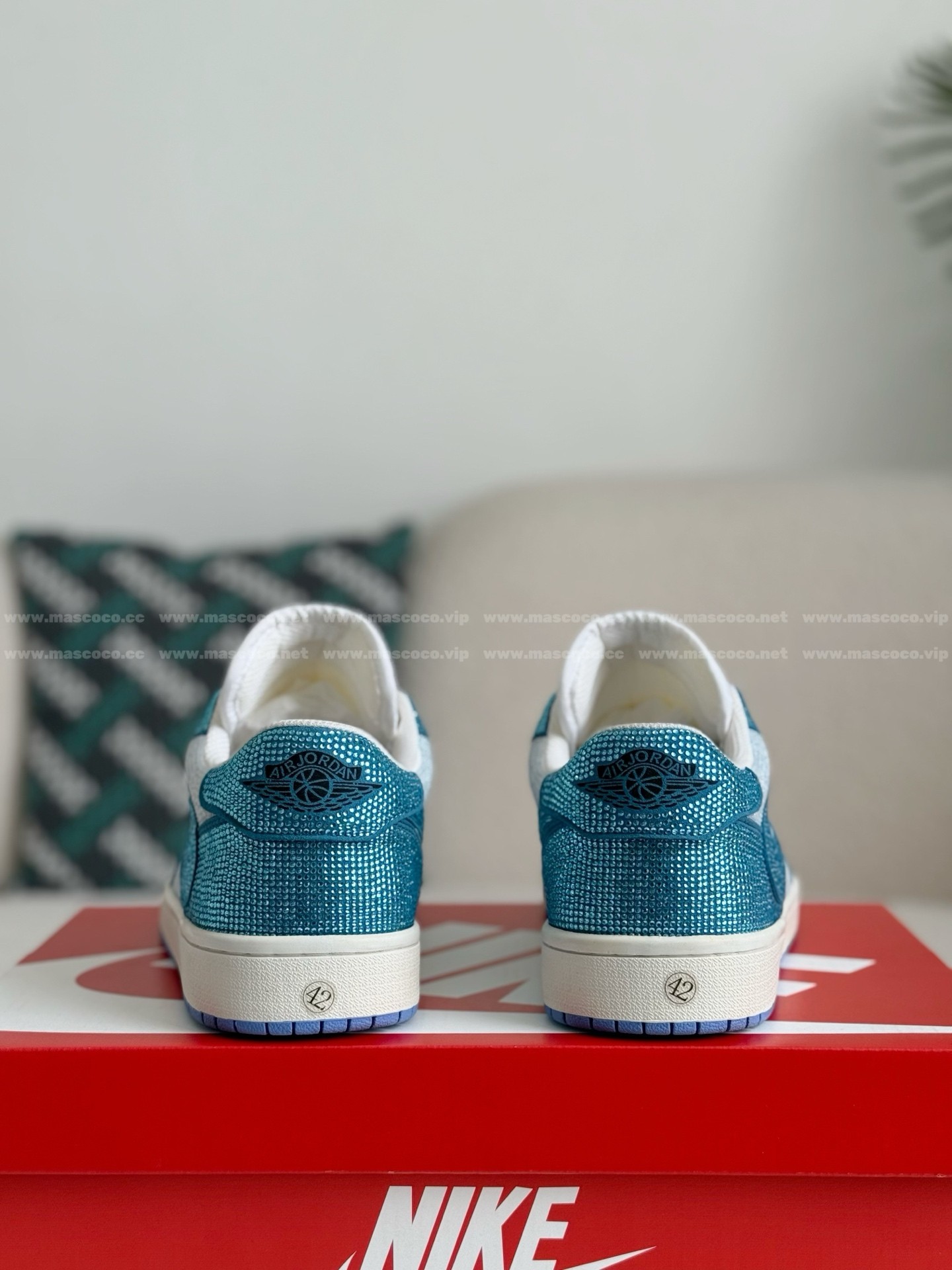 「#4543」Jordan 1 Hand-Set Rhinestones Low Sneakers - Image 3
