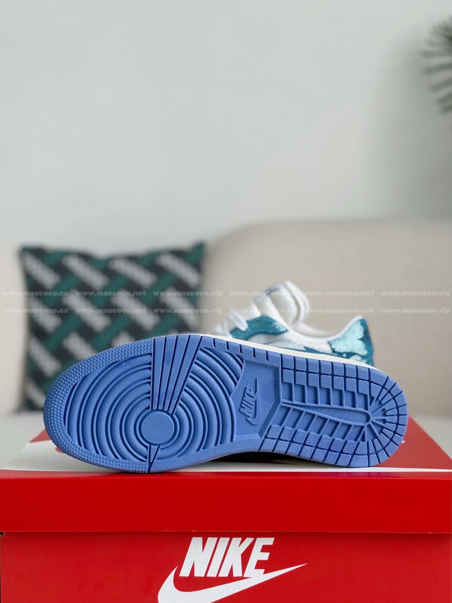 「#4543」Jordan 1 Hand-Set Rhinestones Low Sneakers - Image 5