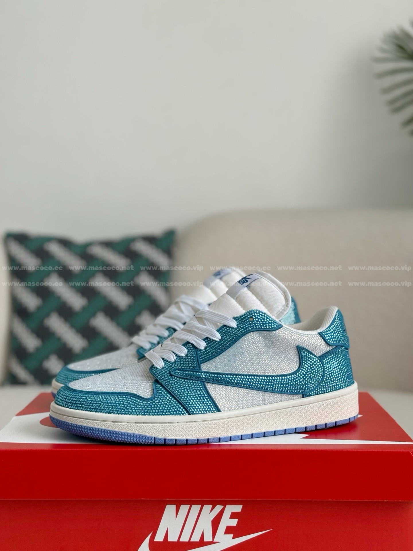 「#4543」Jordan 1 Hand-Set Rhinestones Low Sneakers