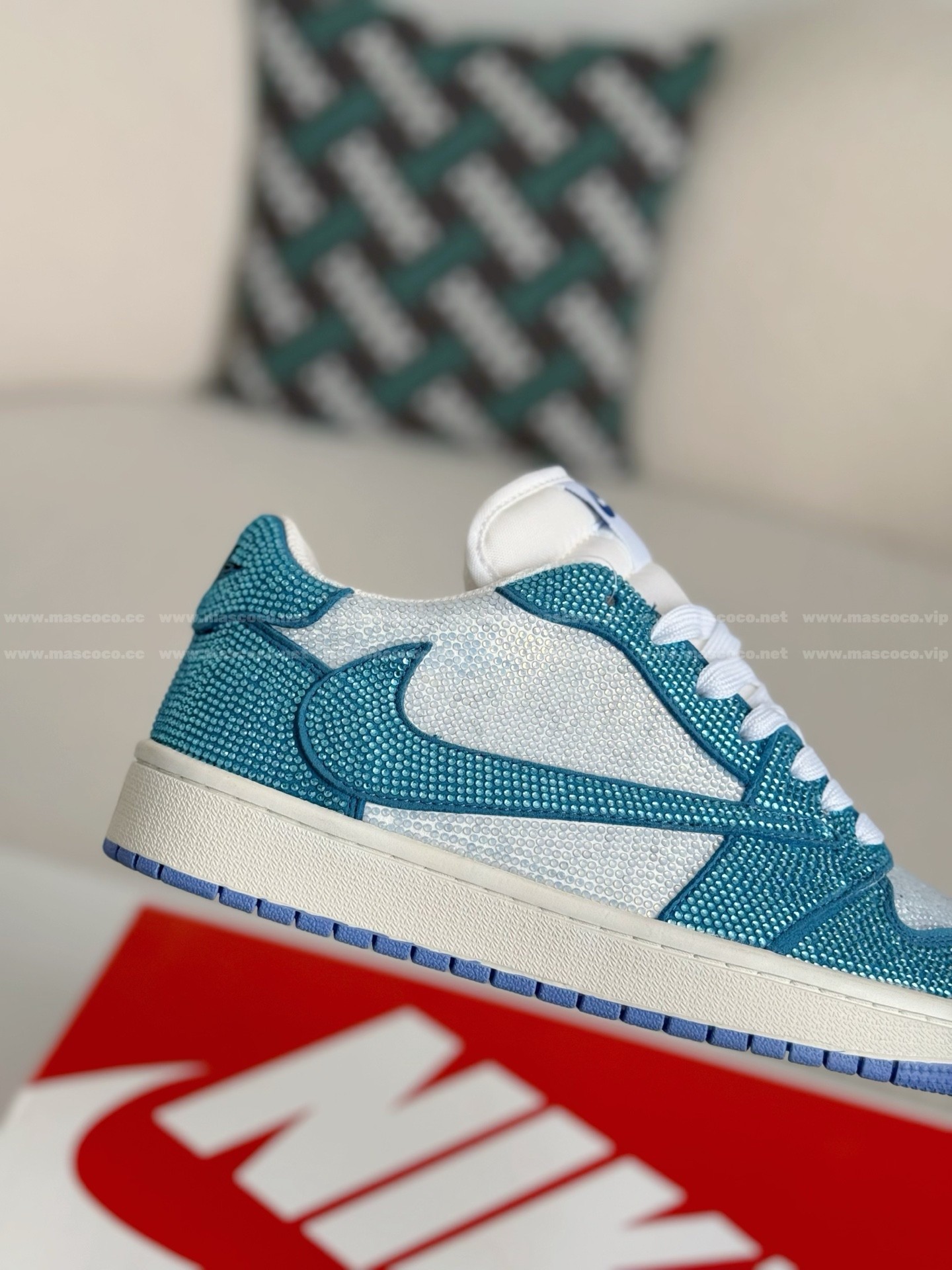 「#4543」Jordan 1 Hand-Set Rhinestones Low Sneakers - Image 7