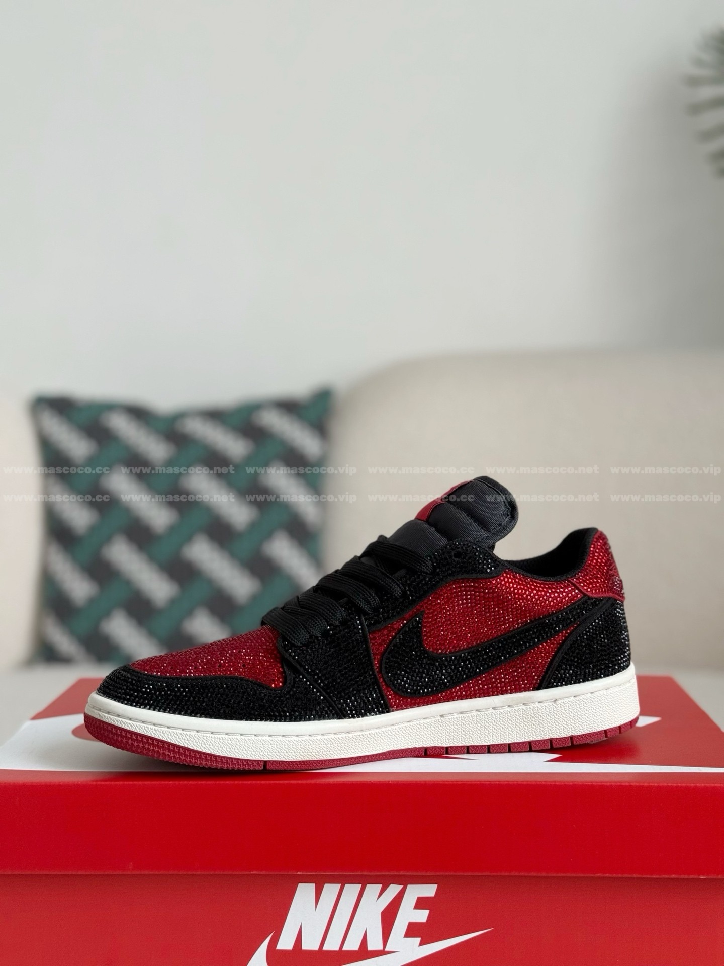 「#4544」Jordan 1 Hand-Set Rhinestones Low Sneakers - Image 4