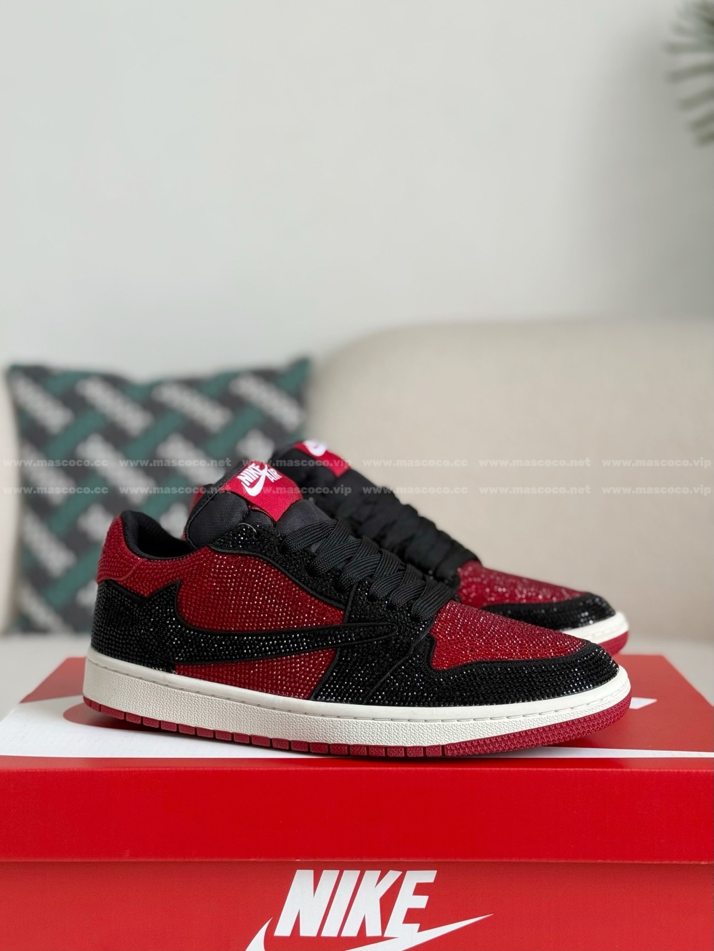 「#4544」Jordan 1 Hand-Set Rhinestones Low Sneakers - Image 2