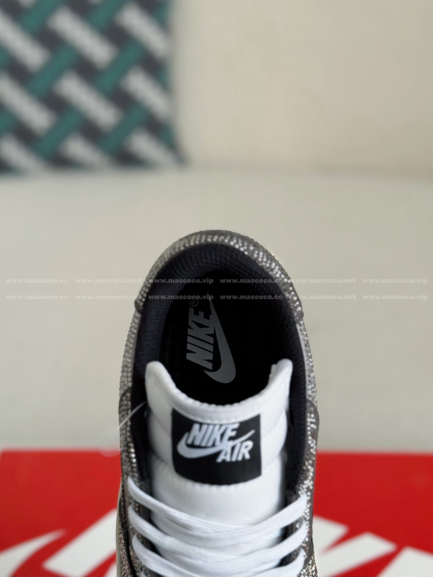 「#4546」Jordan 1 Hand-Set Rhinestones Low Sneakers - Image 8