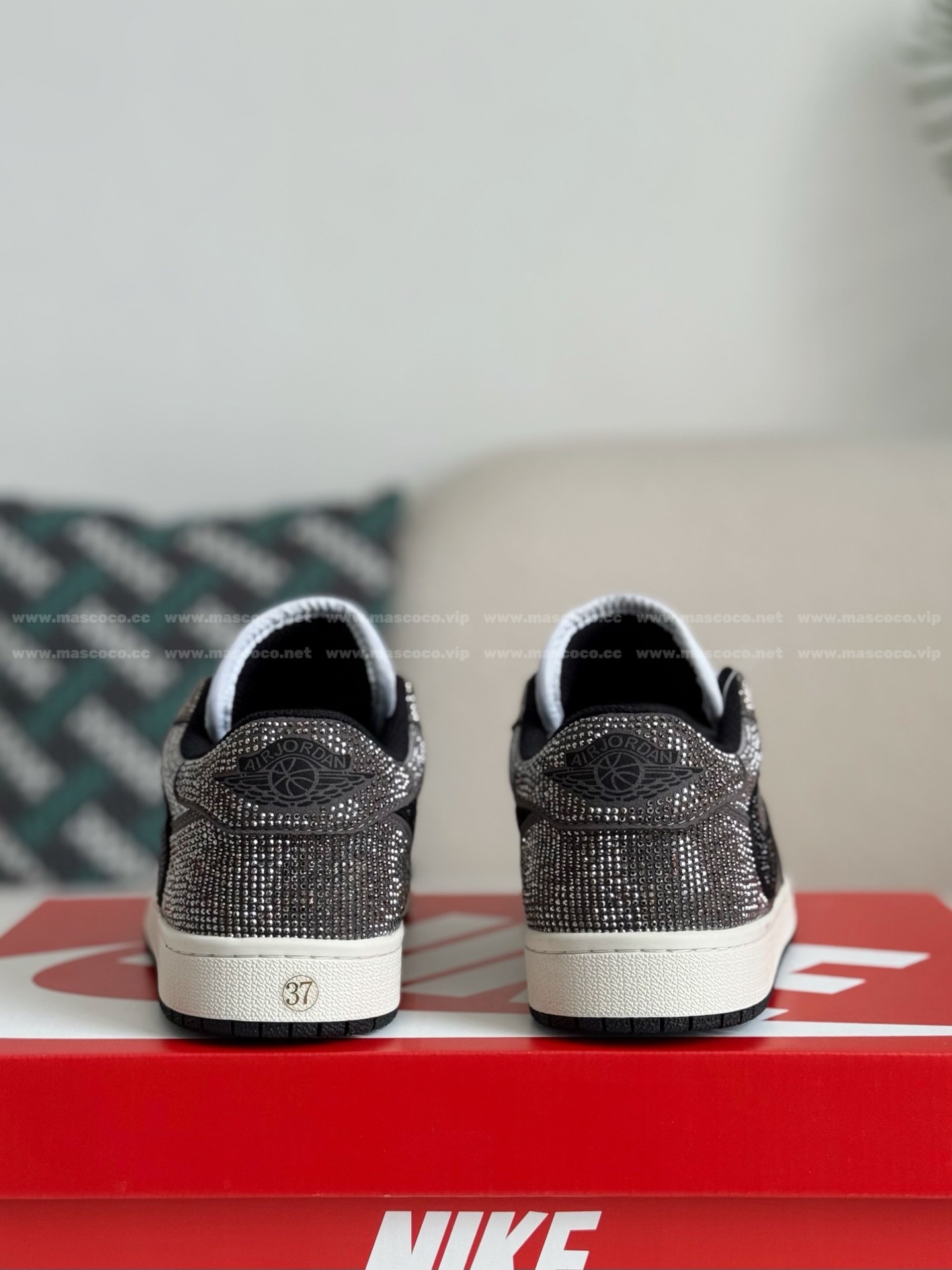 「#4546」Jordan 1 Hand-Set Rhinestones Low Sneakers - Image 3
