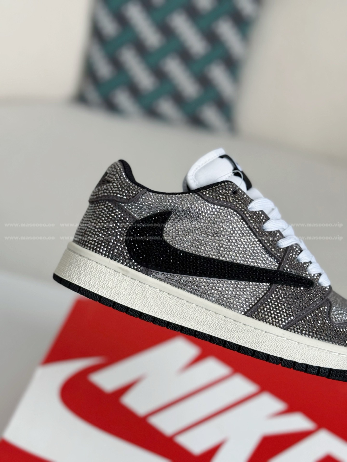 「#4546」Jordan 1 Hand-Set Rhinestones Low Sneakers - Image 7
