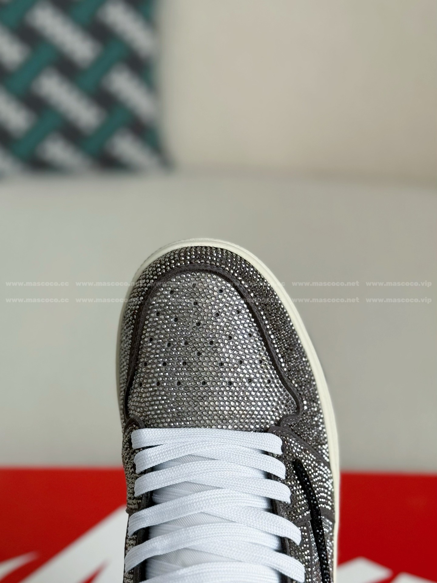 「#4546」Jordan 1 Hand-Set Rhinestones Low Sneakers - Image 9