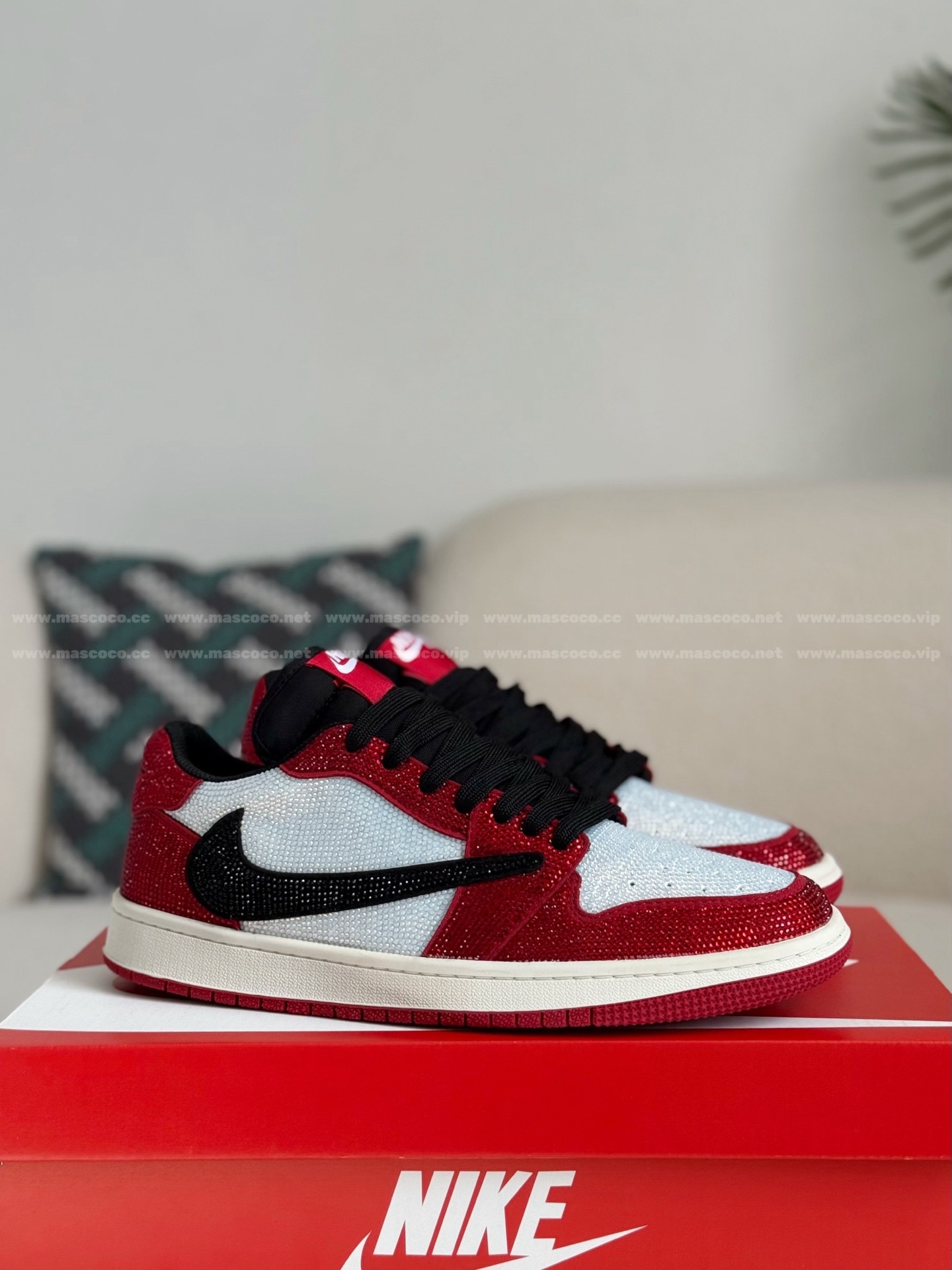 「#4547」Jordan 1 Hand-Set Rhinestones Low Sneakers - Image 2