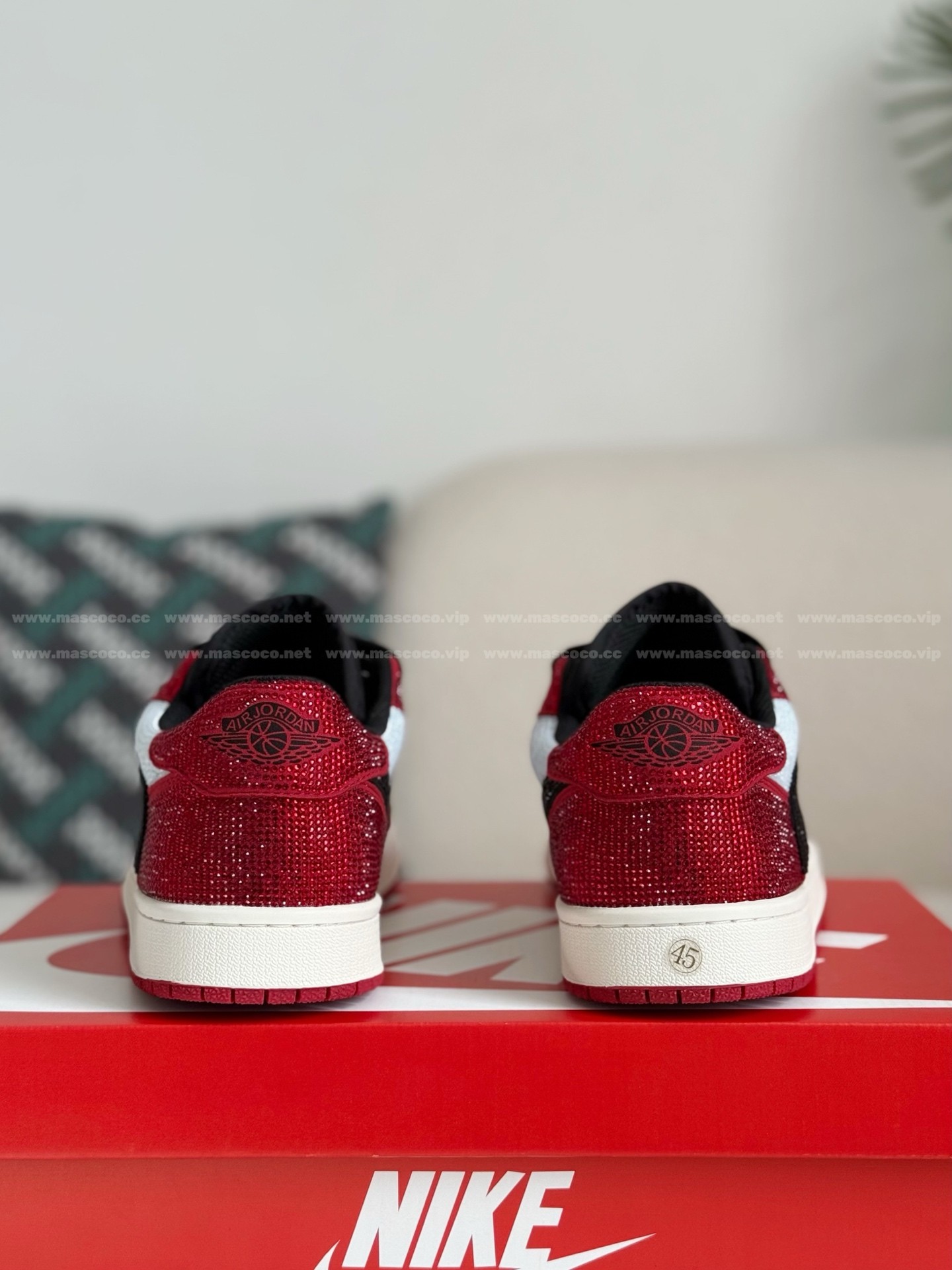 「#4547」Jordan 1 Hand-Set Rhinestones Low Sneakers - Image 3