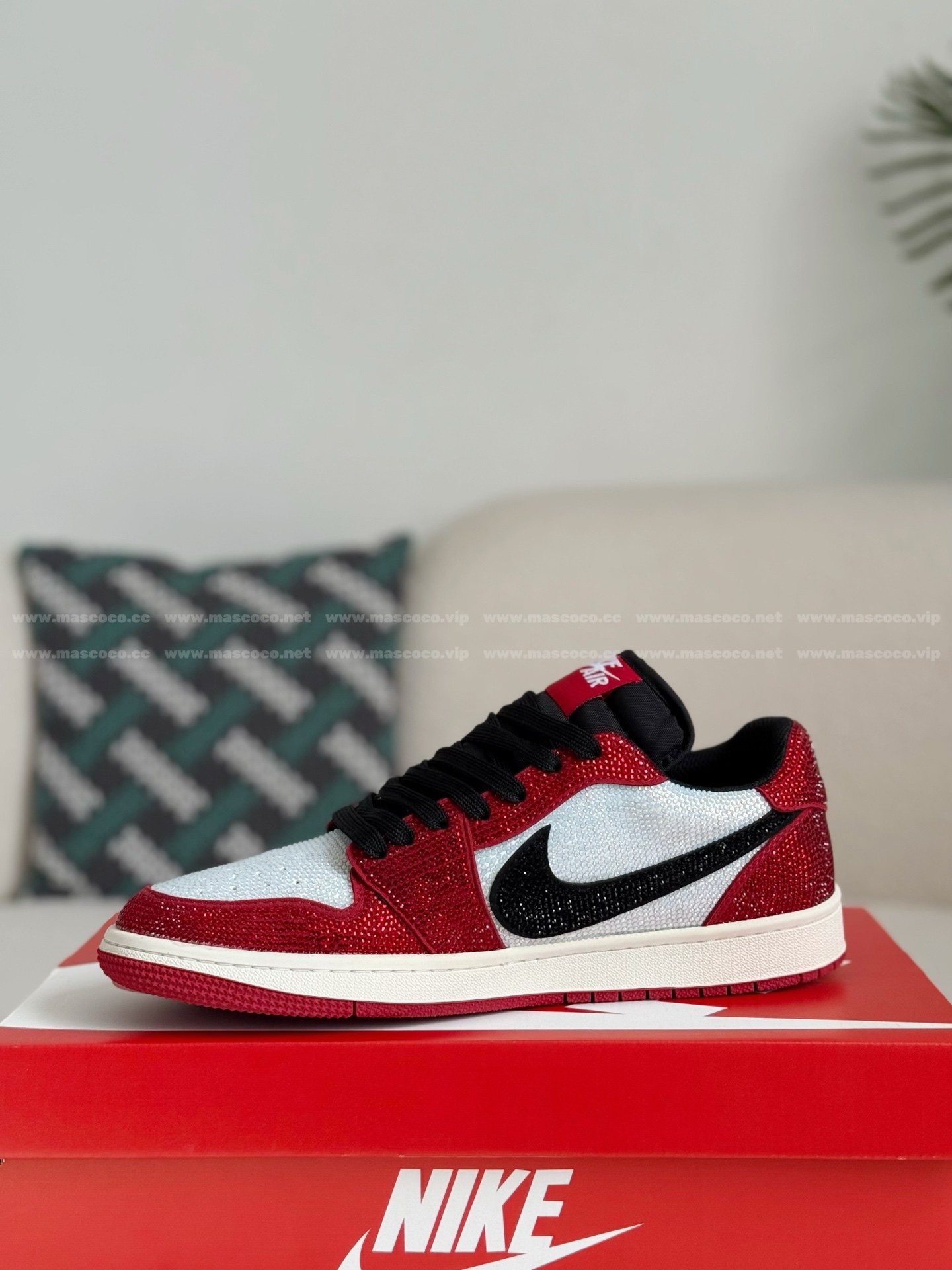 「#4547」Jordan 1 Hand-Set Rhinestones Low Sneakers - Image 4